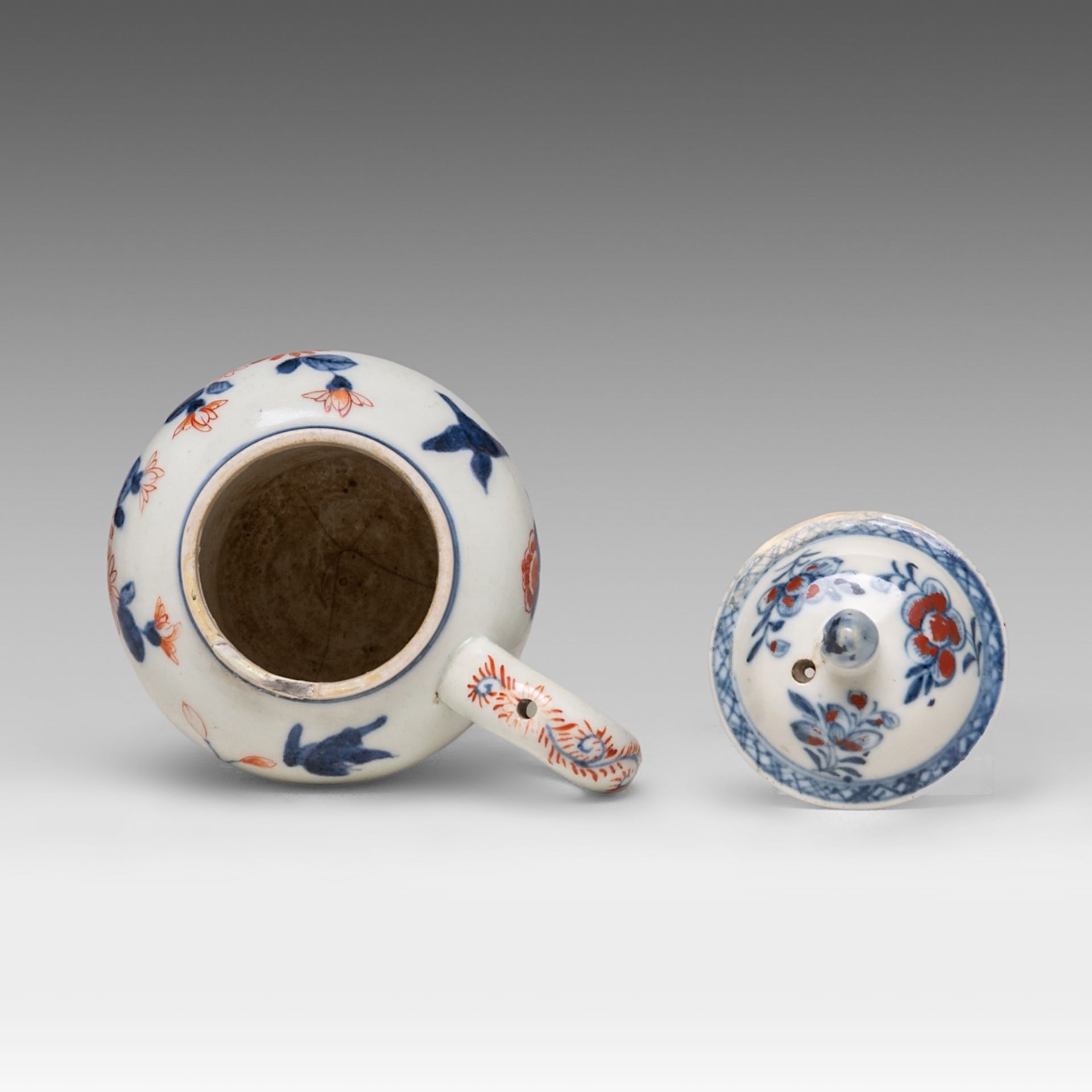 A collection of various Chinese objects, incl. a 'Wu Shuang Pu' jar and cover, 18thC - 20thC, talles - Bild 17 aus 28