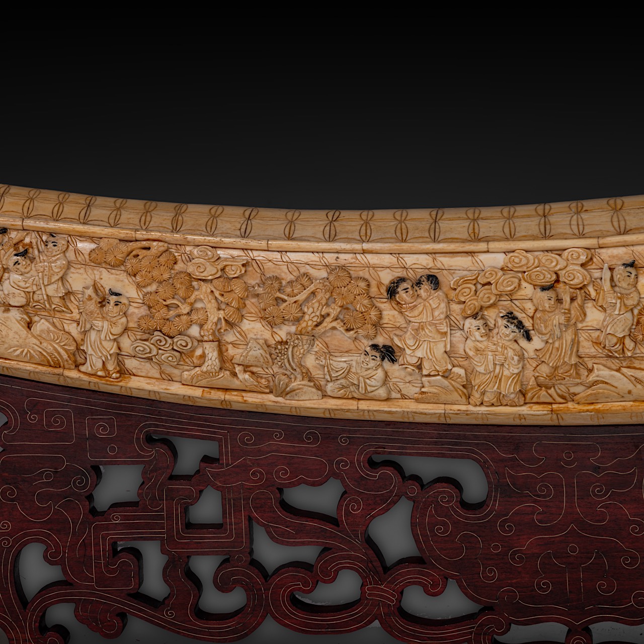 Tusk made from sculpted bone slats, Qing/Republic period, inner arch 165 cm - outer arch 175 cm - Image 12 of 13