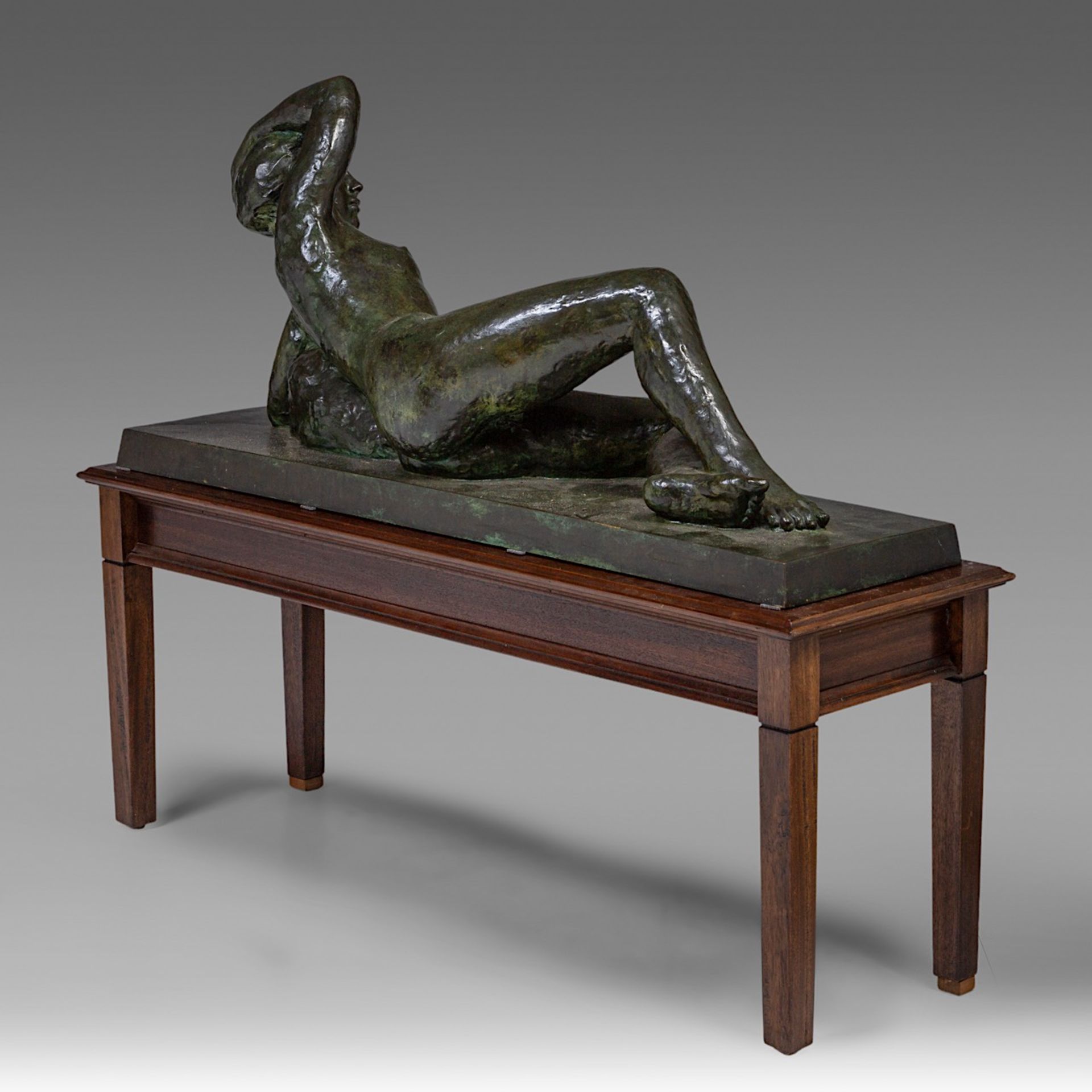 Leon Severac (1903-1996), reclining female nude, patinated bronze, H 43 - W 98 cm - Bild 5 aus 7