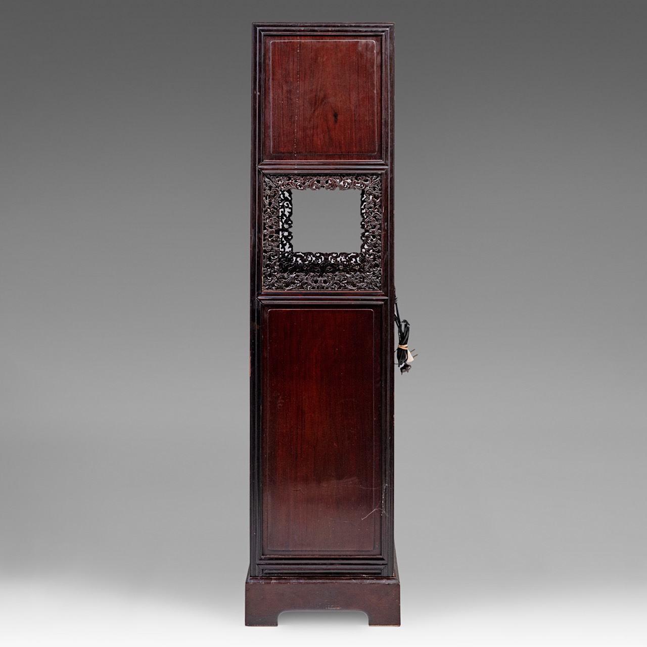 A Japanese hardwood display cabinet with Shibayama inlay, Meiji period (1868-1912), H 156,5 cm - W 1 - Image 5 of 11