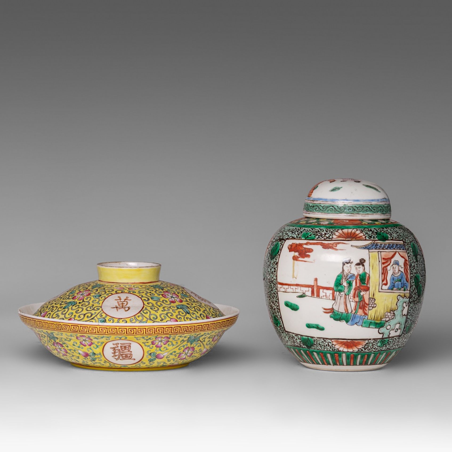 A small collection of four Chinese famille rose ware, including one famille jaune 'Wan Shou Fu Jiang - Image 2 of 10