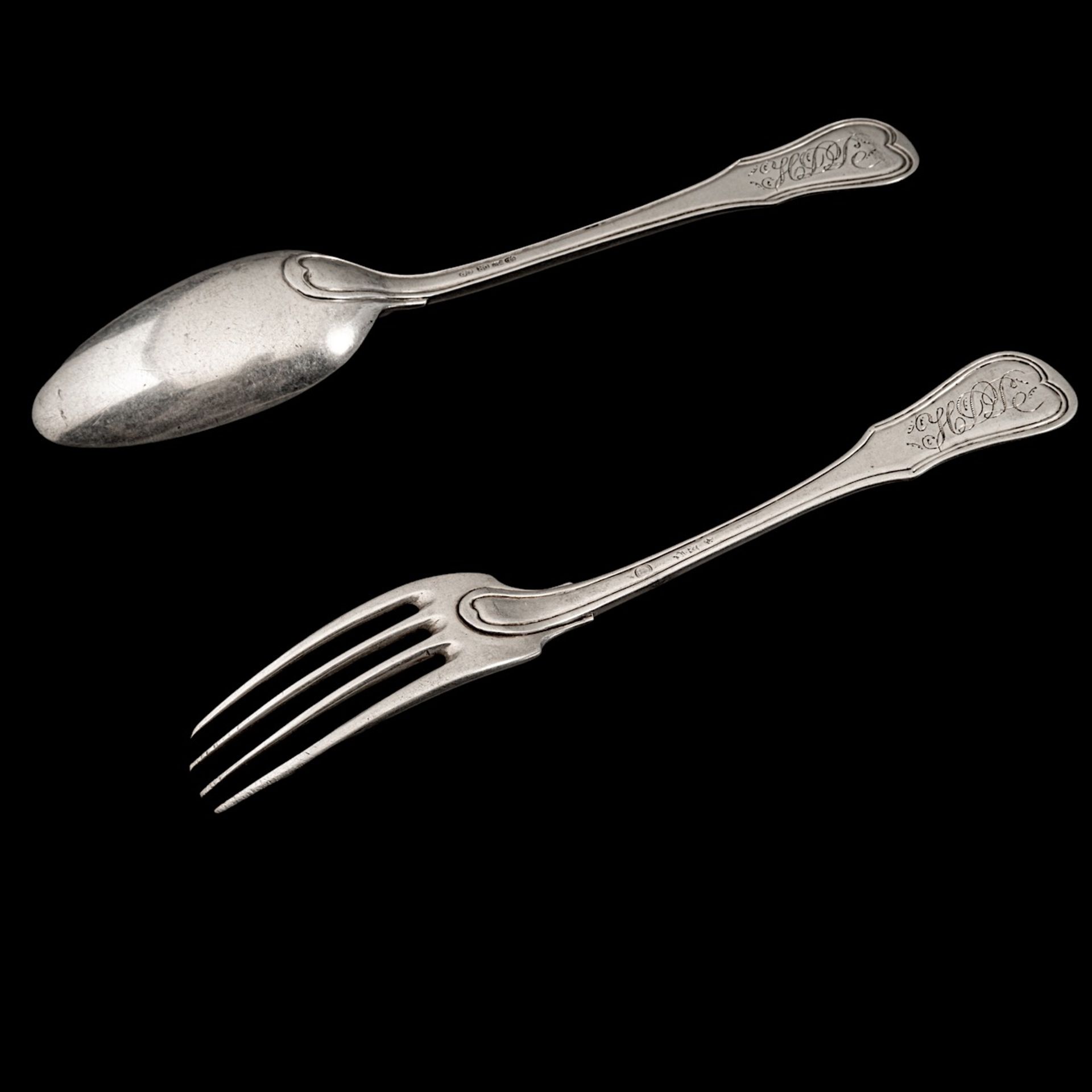 A late 18thC set of 17 forks and 18 spoons, Louvain and other hallmarks, weight: ca 2434 g - Image 4 of 6