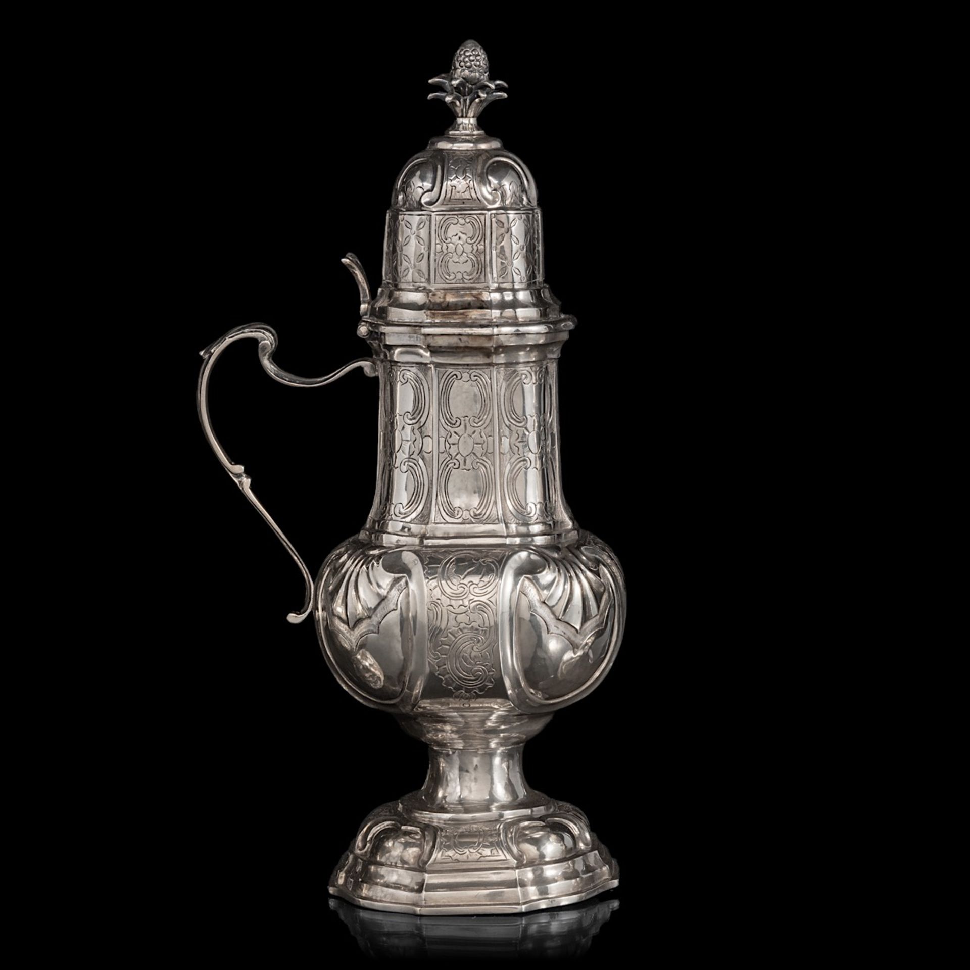 An 18thC silver mustard pot, Brussels hallmark, year letter (17)58, weight: ca 306 g (excl pewter in - Bild 2 aus 9