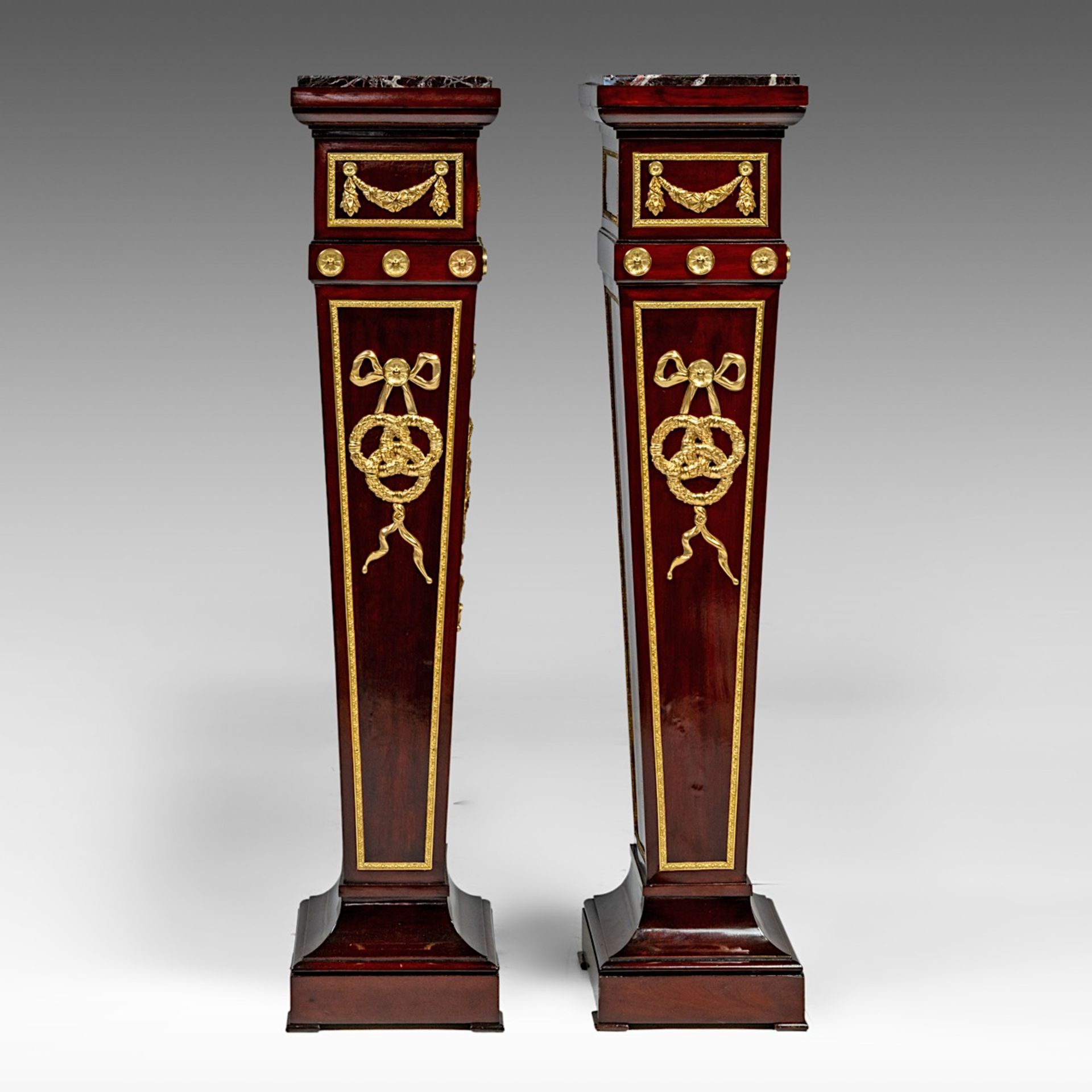 A pair of Louis XVI-style columns with marble tops and gilt bronze mounts, H 122 cm - W 38,5 cm - D - Bild 6 aus 7