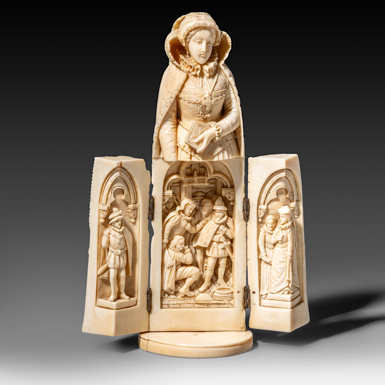 An ivory triptych sculpture of probably Mary Queen of Scots, French, 19thC, H 20 cm - 447 g (+) - Image 2 of 12