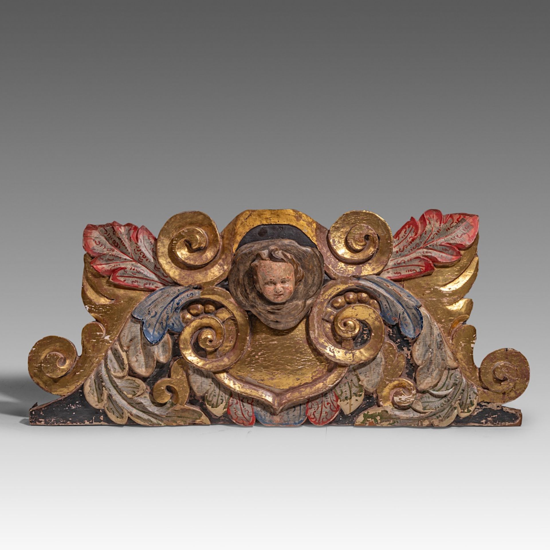 A gilt and polychrome wooden Italian Renaissance supraporta, 17thC, H 50 - W 120 cm