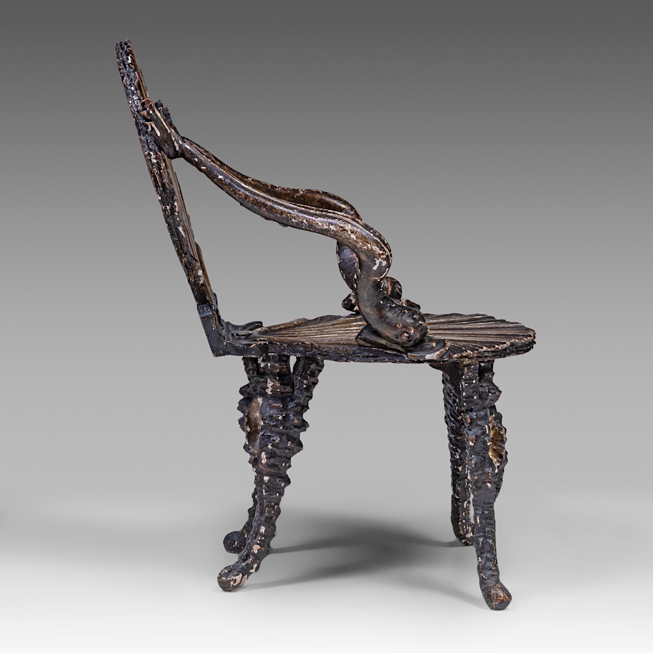 A Venetian 'Grotto' chair, patinated carved wood and stucco, 19thC, H total 84 cm - H seat 40,5 cm - - Image 6 of 8