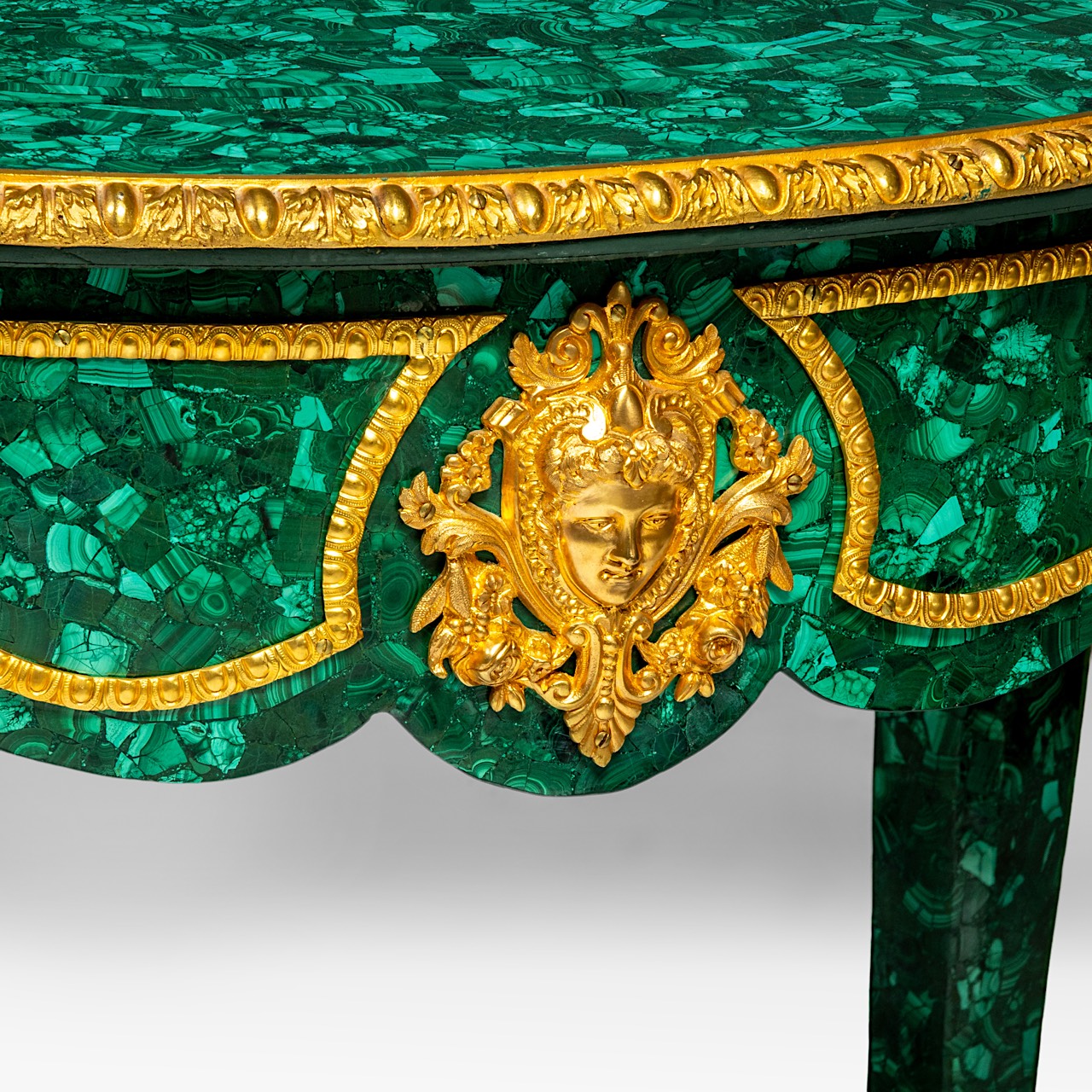 A Napoleon III-style malachite table with gilt bronze mounts, H 138 cm - W 83 cm - D 80 cm - Image 8 of 10