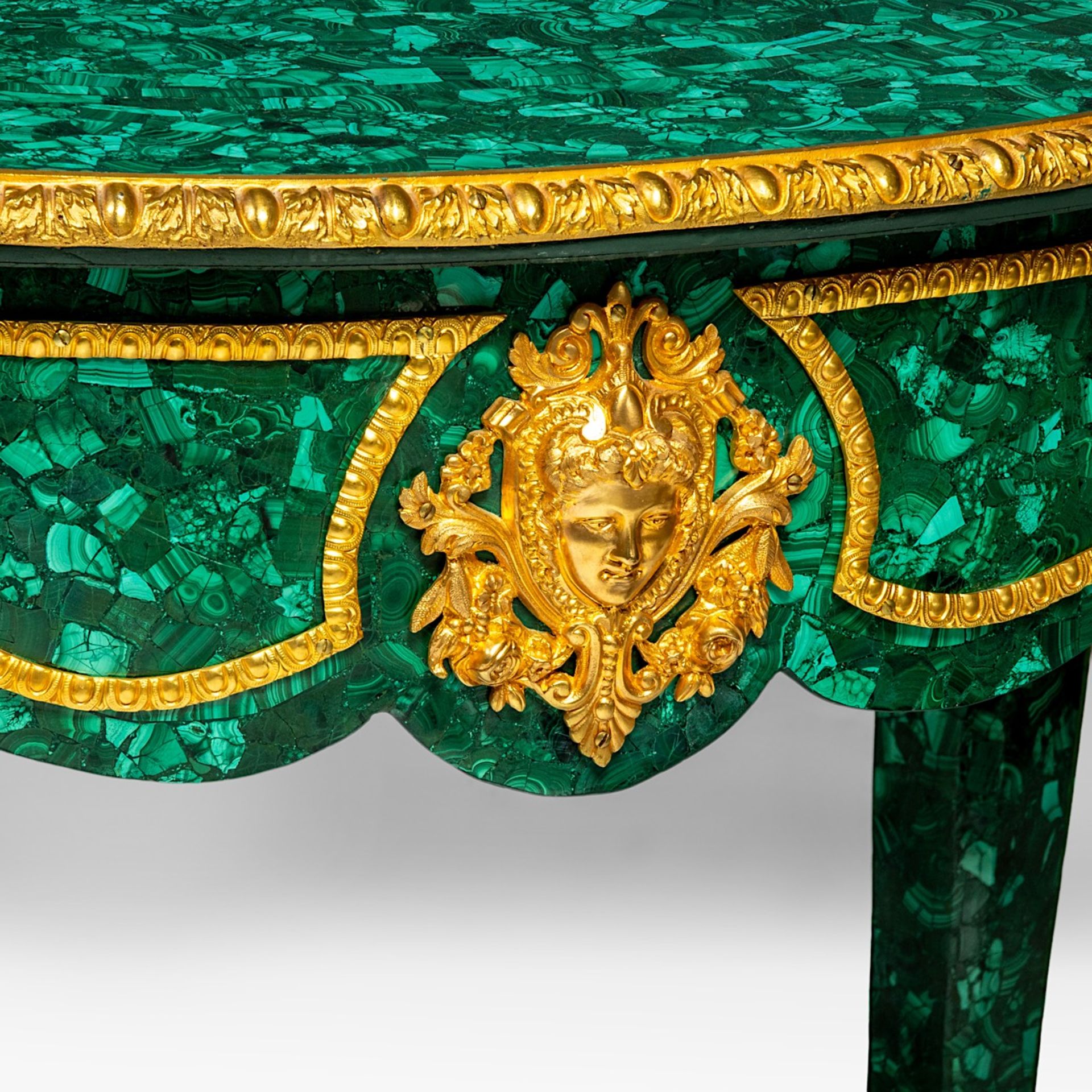 A Napoleon III-style malachite table with gilt bronze mounts, H 138 cm - W 83 cm - D 80 cm - Bild 8 aus 10