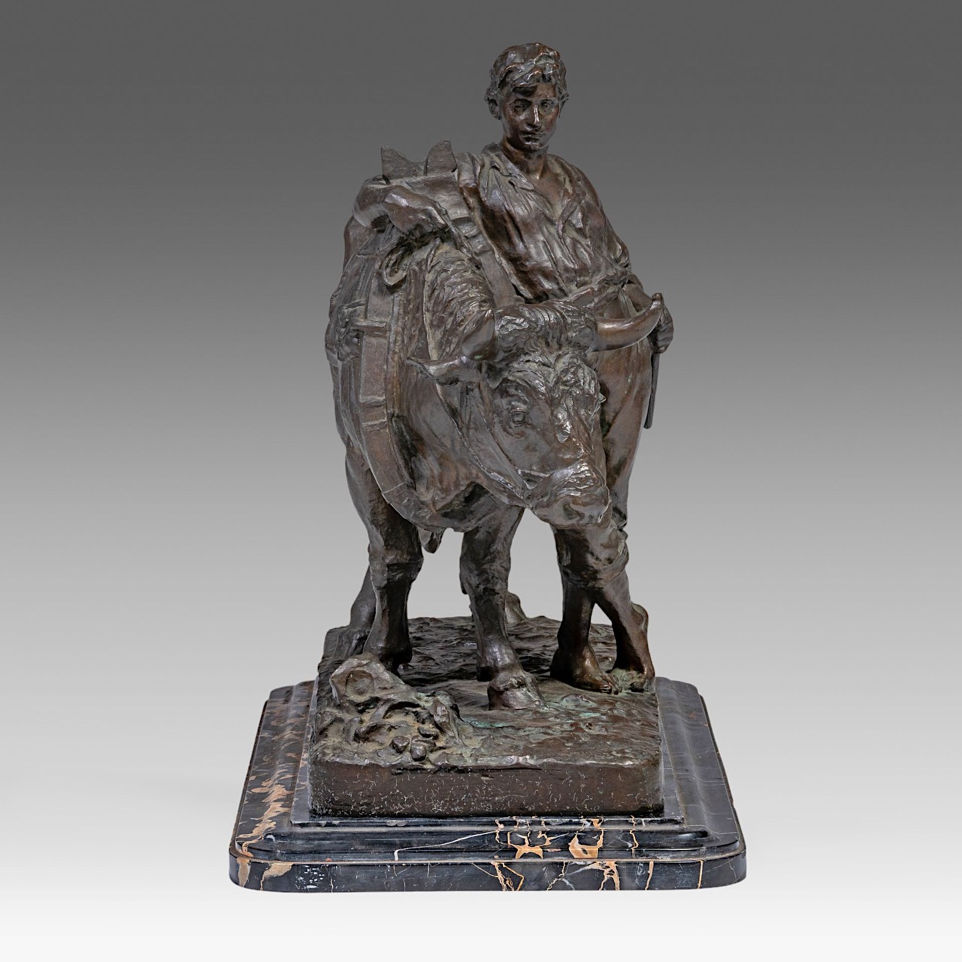 Leon Mignon (1847-1898), farmer resting with his ox, patinated bronze on a marble base, H 51 - 55 - - Image 7 of 10