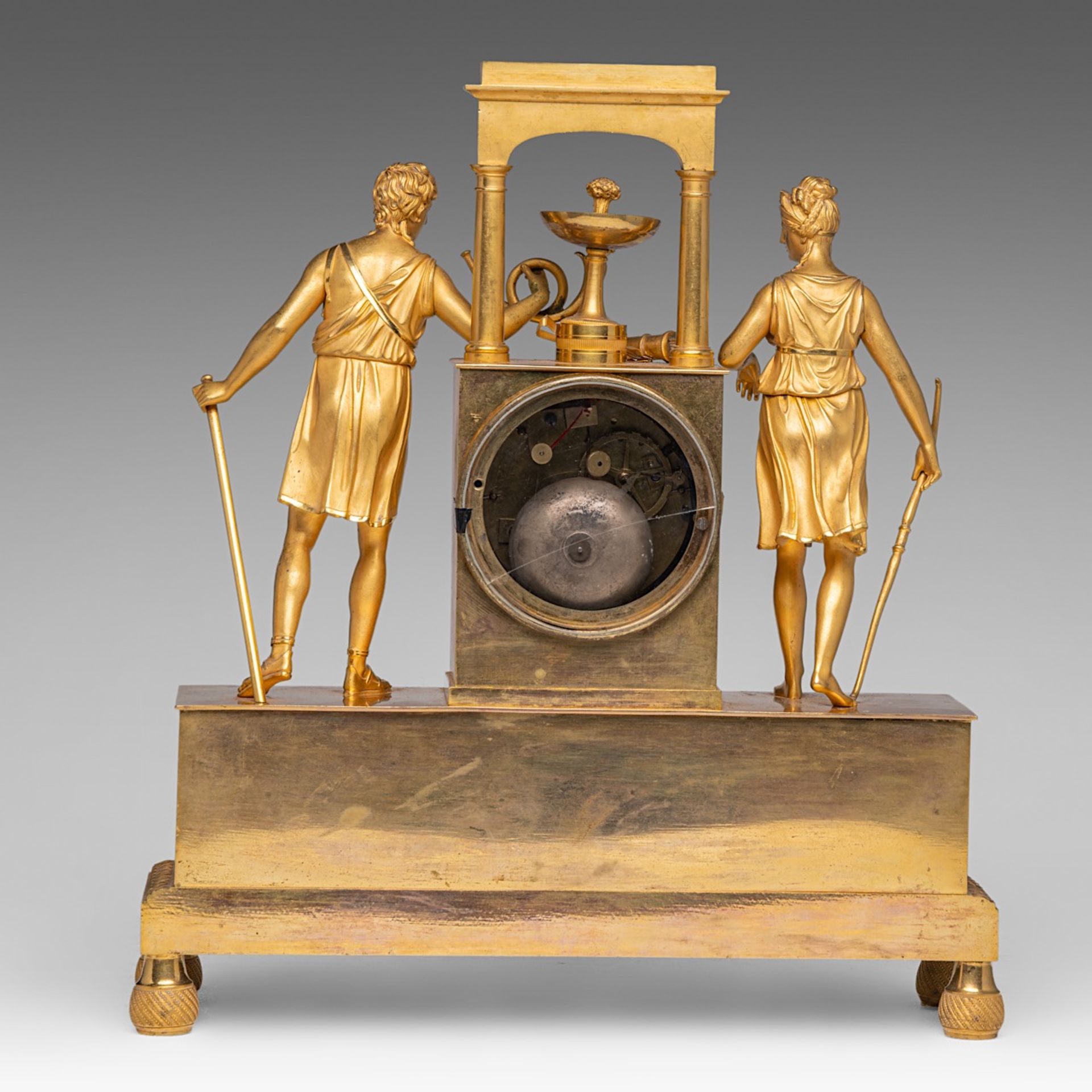 A gilt bronze French Restauration mantle clock with hunting theme, H 40 - W 36 cm - Image 4 of 7