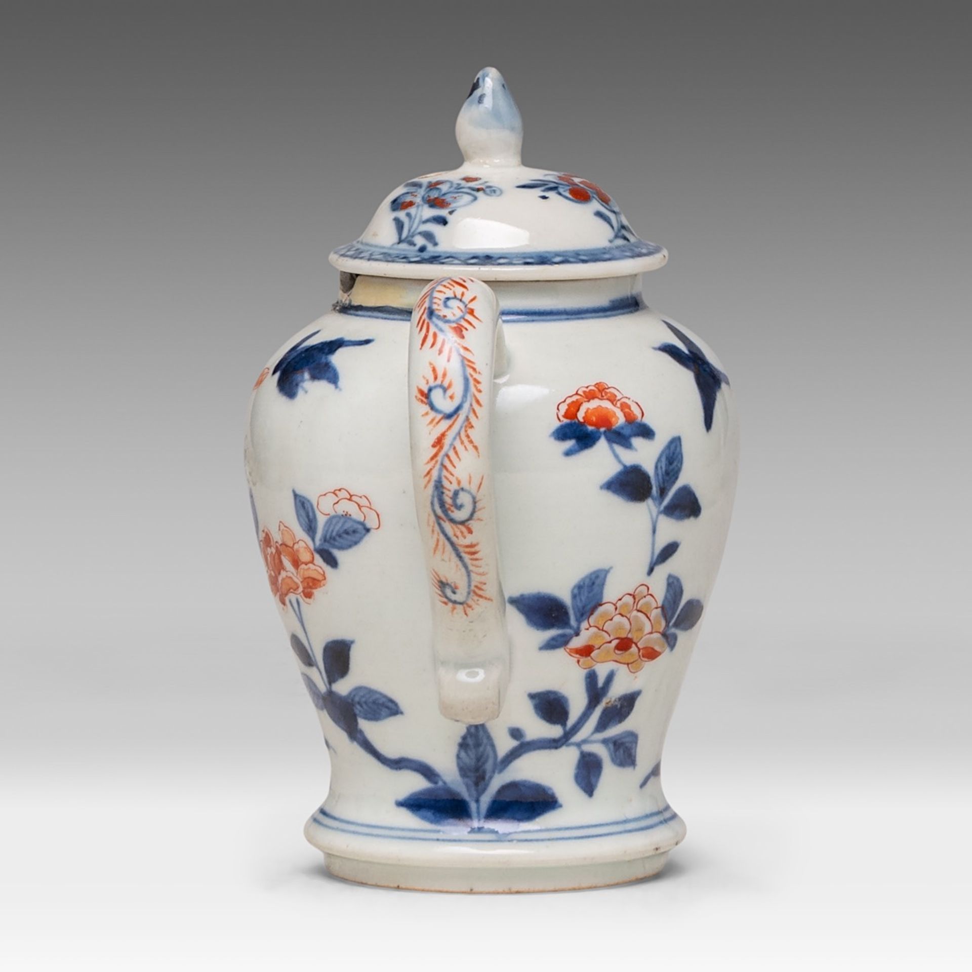 A collection of various Chinese objects, incl. a 'Wu Shuang Pu' jar and cover, 18thC - 20thC, talles - Bild 16 aus 28