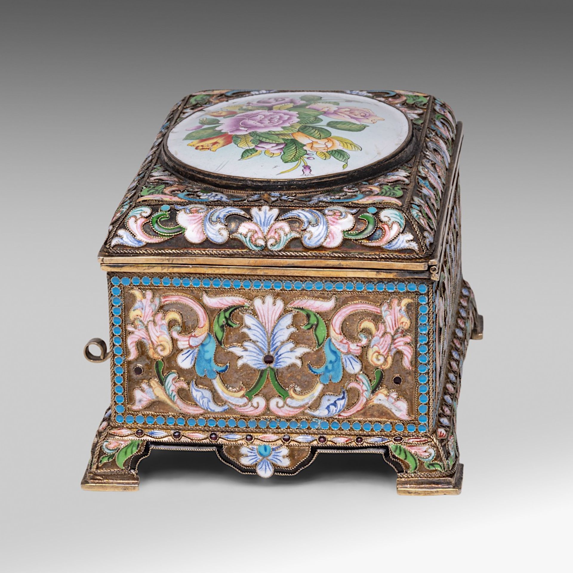A Russian silver and enamel floral decorated jewellery box, hallmarked 84 Zolotniki, H 8 - 15 - 10 c - Image 3 of 9