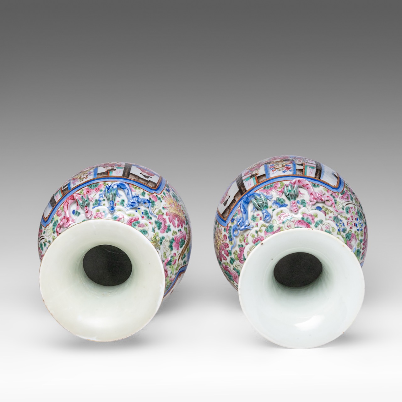 A pair of Chinese famille rose 'Romance of the Three Kingdoms' vases, late 19thC, H 43 cm - added a - Image 6 of 13