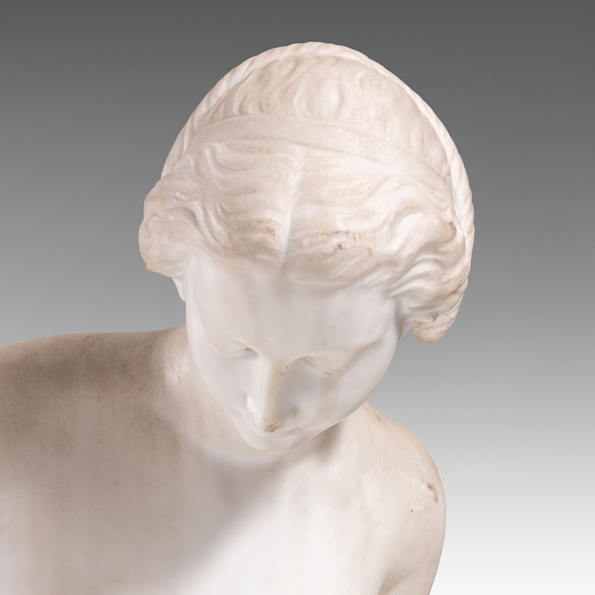 A Carrara marble sculpture of the bathing Venus, ca. 1900, H 98 cm - Image 9 of 11