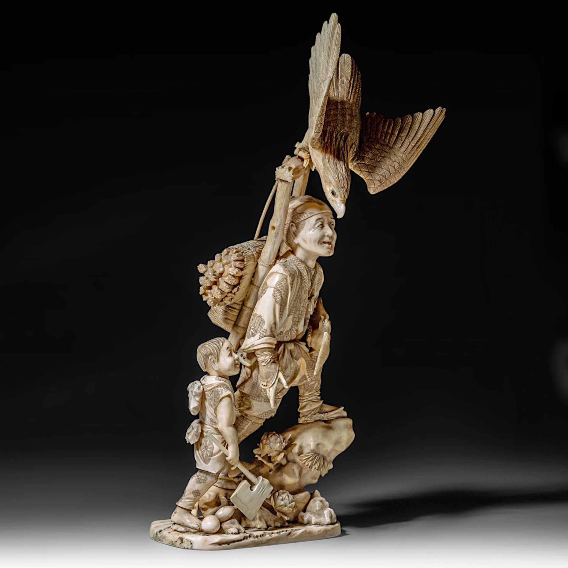 A large and fine Japanese walrus ivory okimono of a falconer and his son watching an eagle, Meiji pe - Bild 7 aus 13