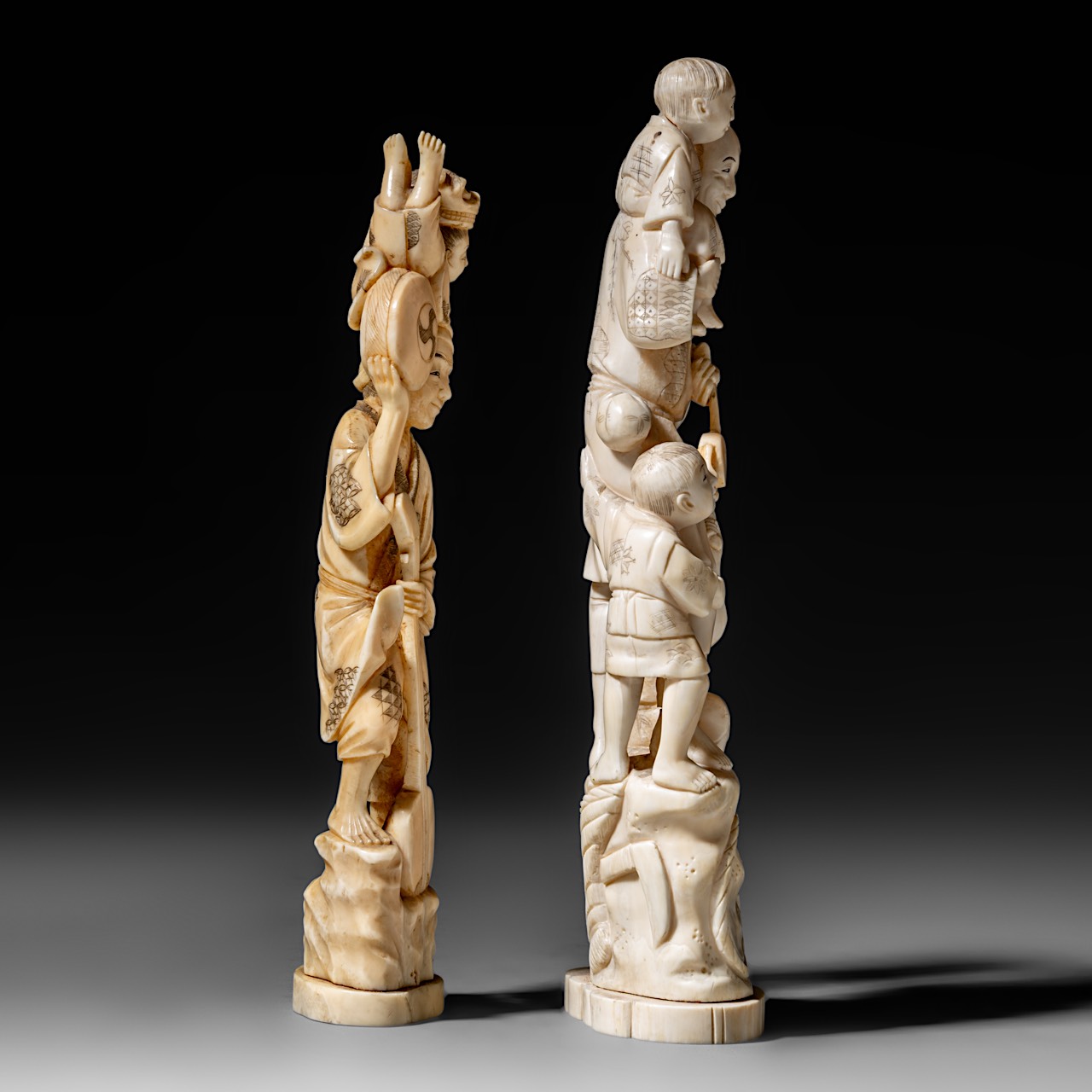 Two Japanese walrus ivory okimono of fathers with their children, Taisho period (1912-1926), H 27 cm - Image 5 of 11