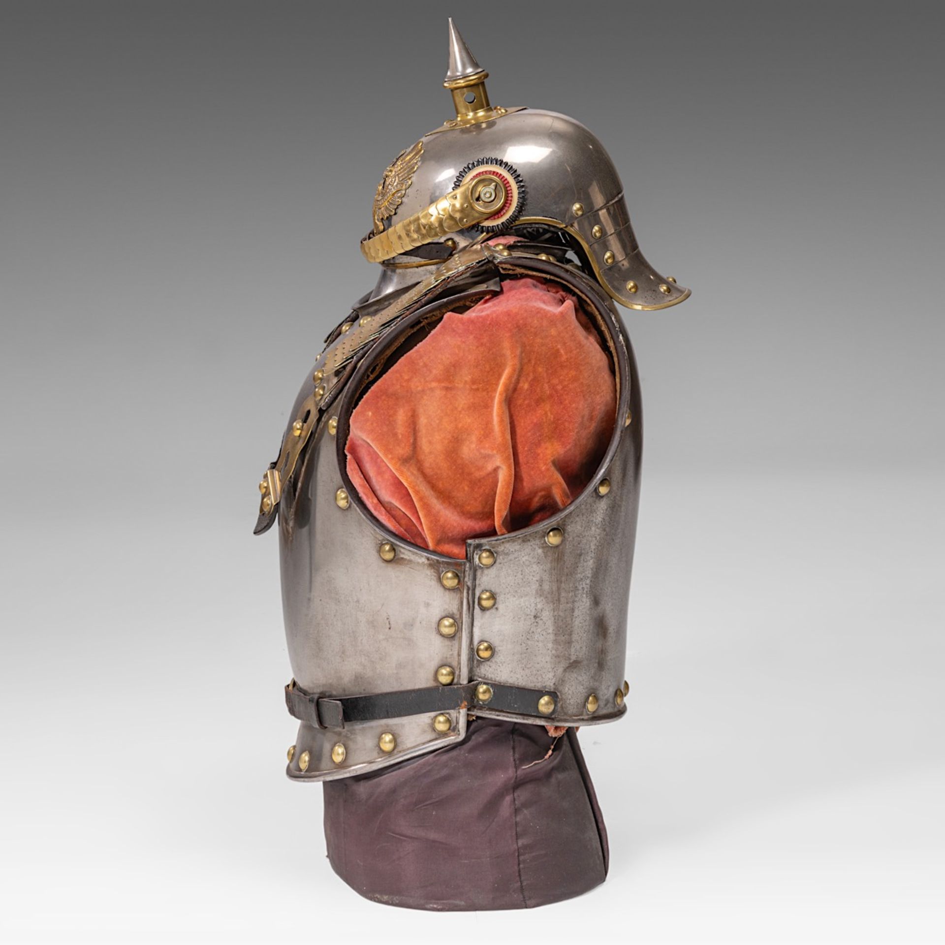 Cuirass and helmet, metal and gilded brass, 19thC., 68 x 30 x 36 cm. (26.7 x 11.8 x 14.1 in.) - Image 3 of 8