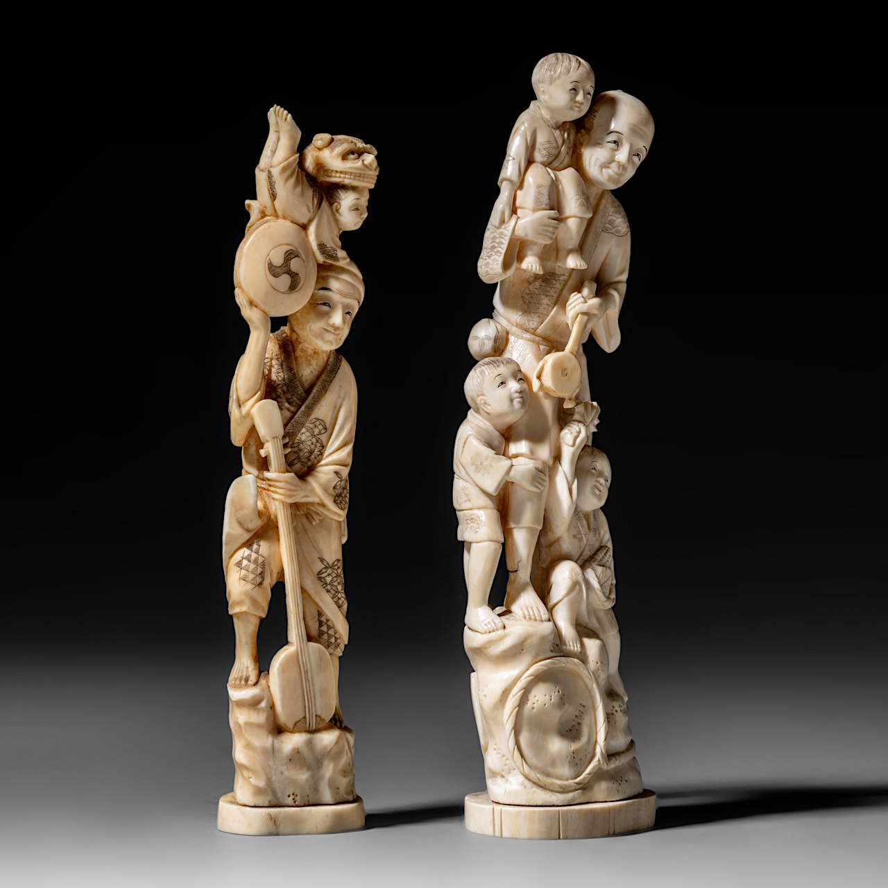 Two Japanese walrus ivory okimono of fathers with their children, Taisho period (1912-1926), H 27 cm - Image 6 of 11