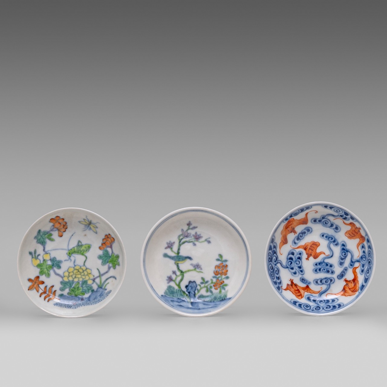 A small group of six Chinese porcelain ware, including a copper red and underglaze blue 'Dragon' snu - Image 8 of 9