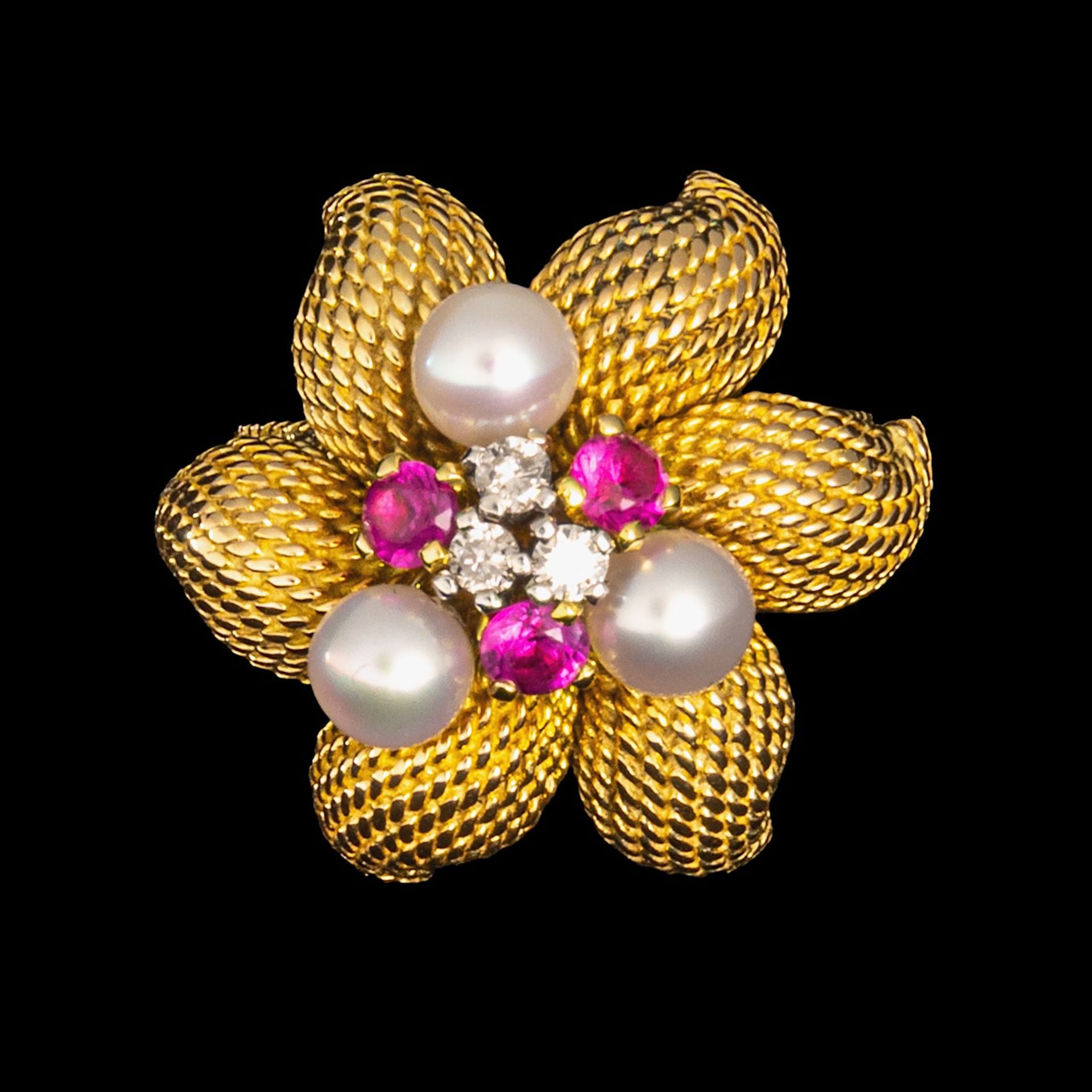 An 18ct yellow gold ring, floral set with diamonds, rubies and pearls, weight: ca 19,1 g - Image 2 of 5