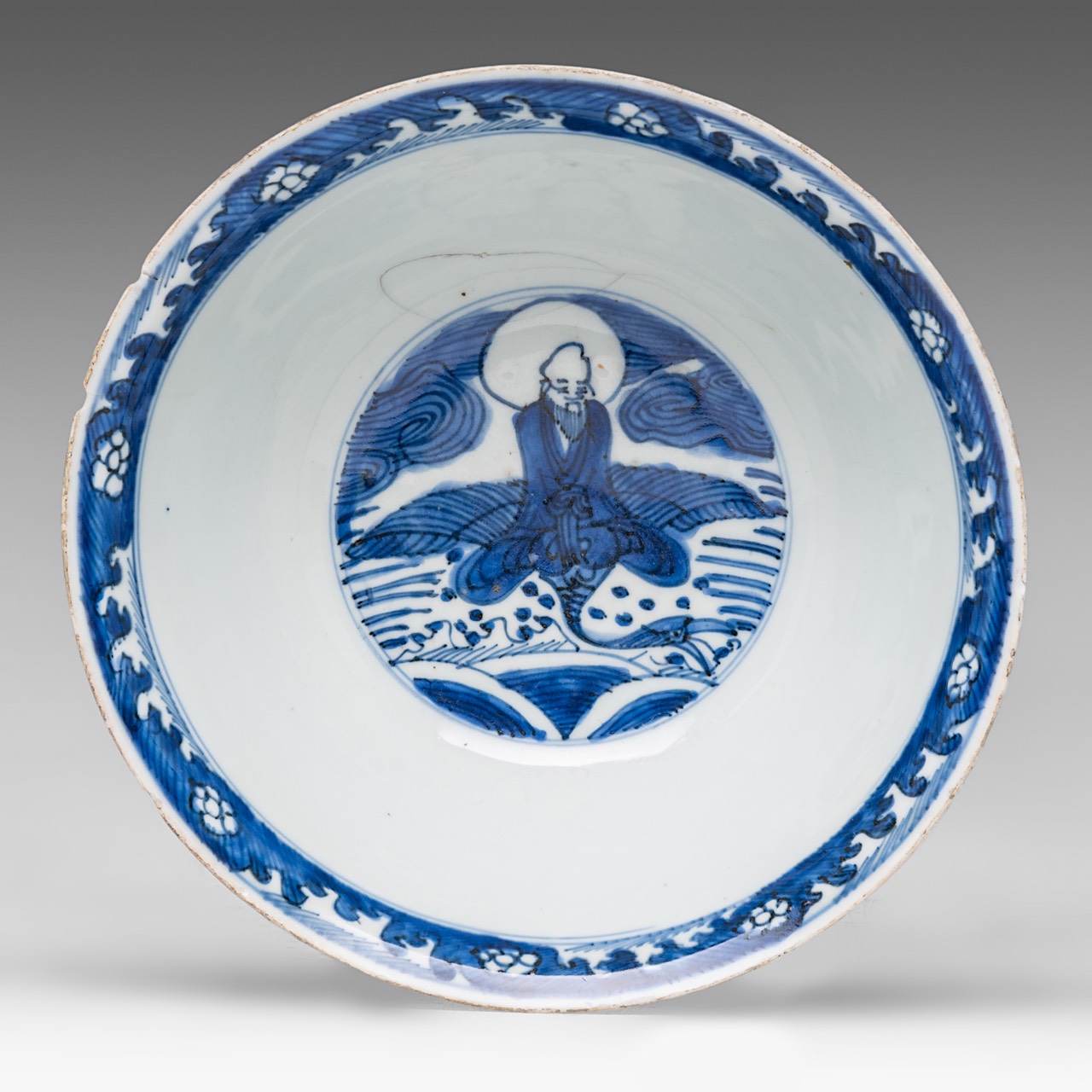 A Chinese blue and white 'Luohan' bowl, Wanli period, Ming dynasty, H 9 - dia 22,5 cm - Image 3 of 8