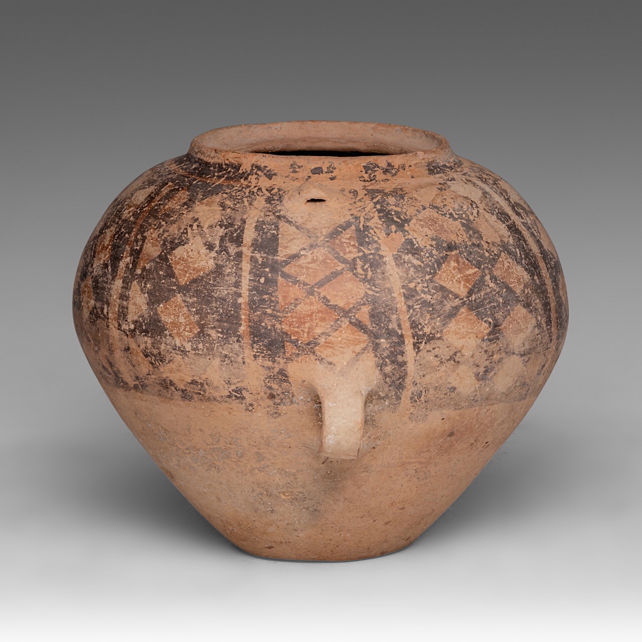 A Chinese Neolithic Yangshao/Majiayao culture painted pottery jar, Banshan-type, H 22 cm - Image 4 of 6
