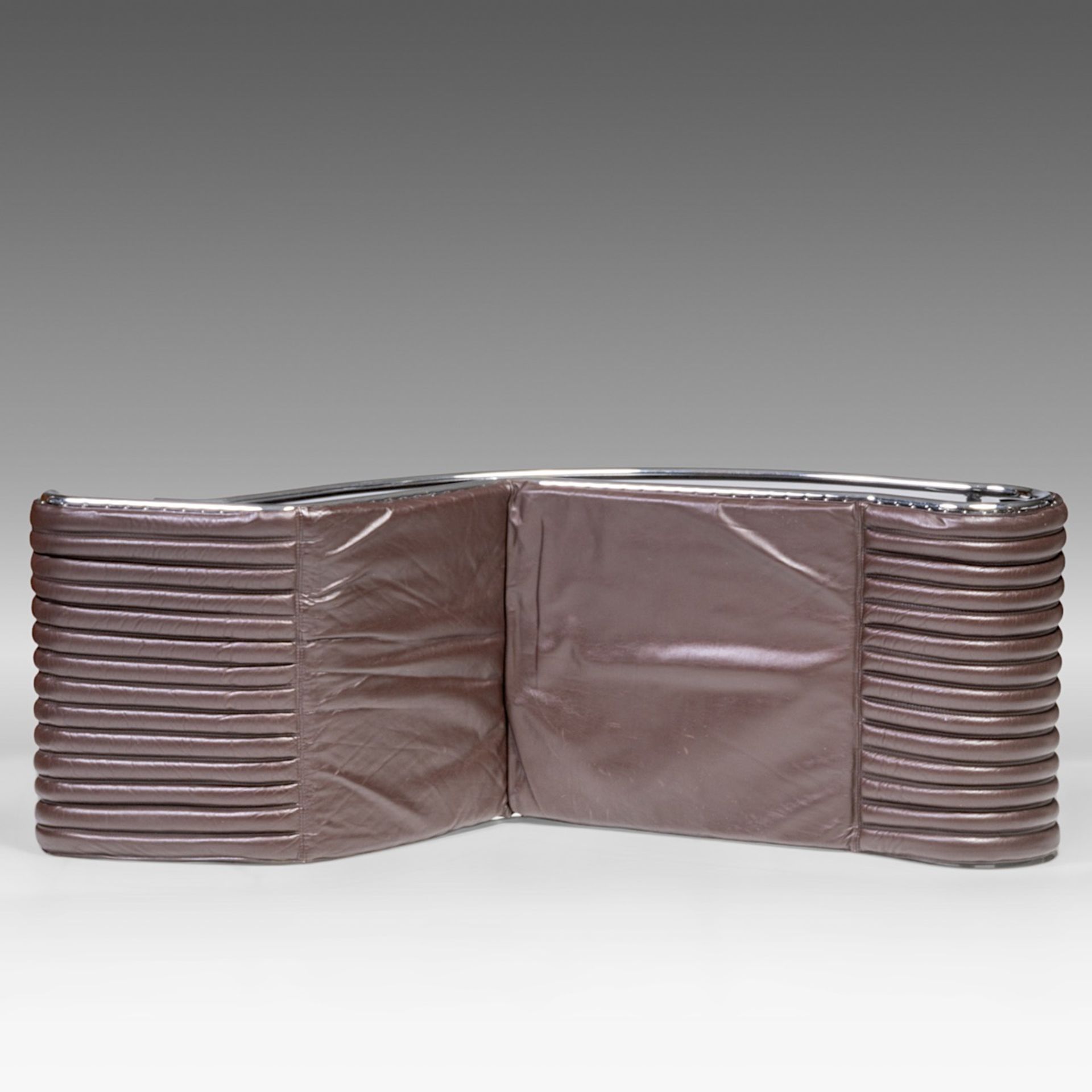 An Italian design brown leather chaise longue by Guido Faleschini, '70s, W 160 cm - Bild 7 aus 9