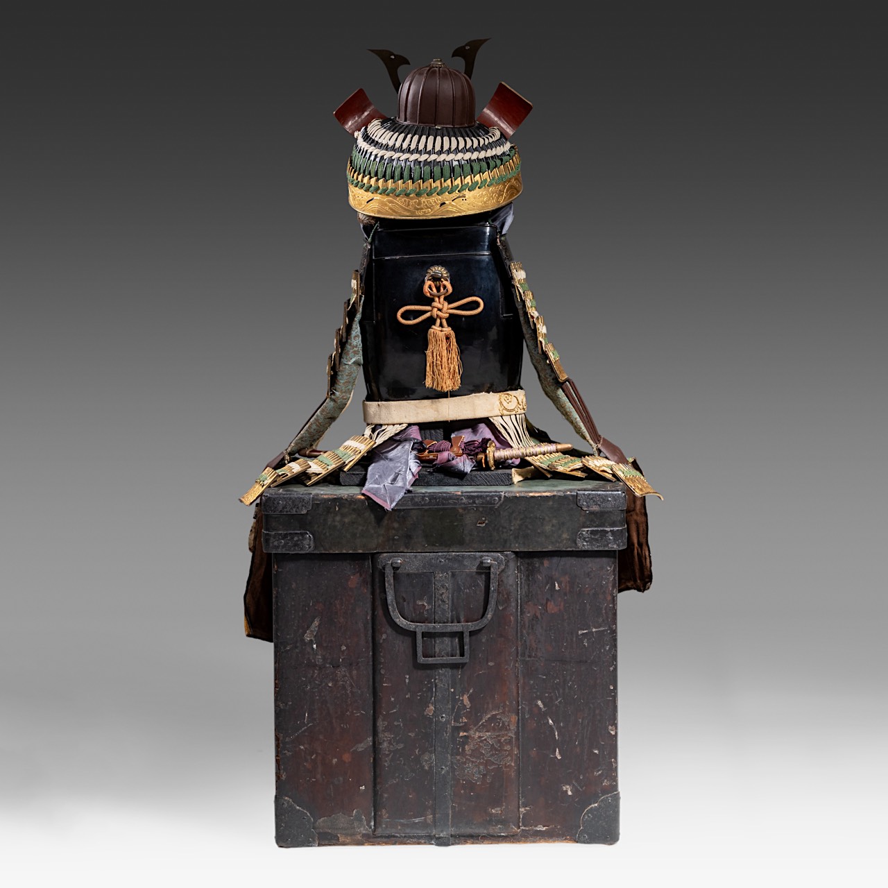 A late Edo/Meiji period (19thC) miniature ceremonial suit of armour, including box, total (with box) - Image 4 of 8