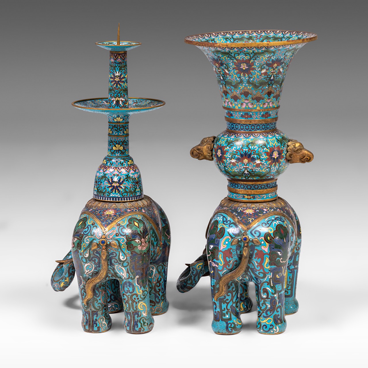 A Chinese five-piece semi-precious stone inlaid cloisonne garniture, late Qing/20thC, tallest H 58 - - Image 19 of 24