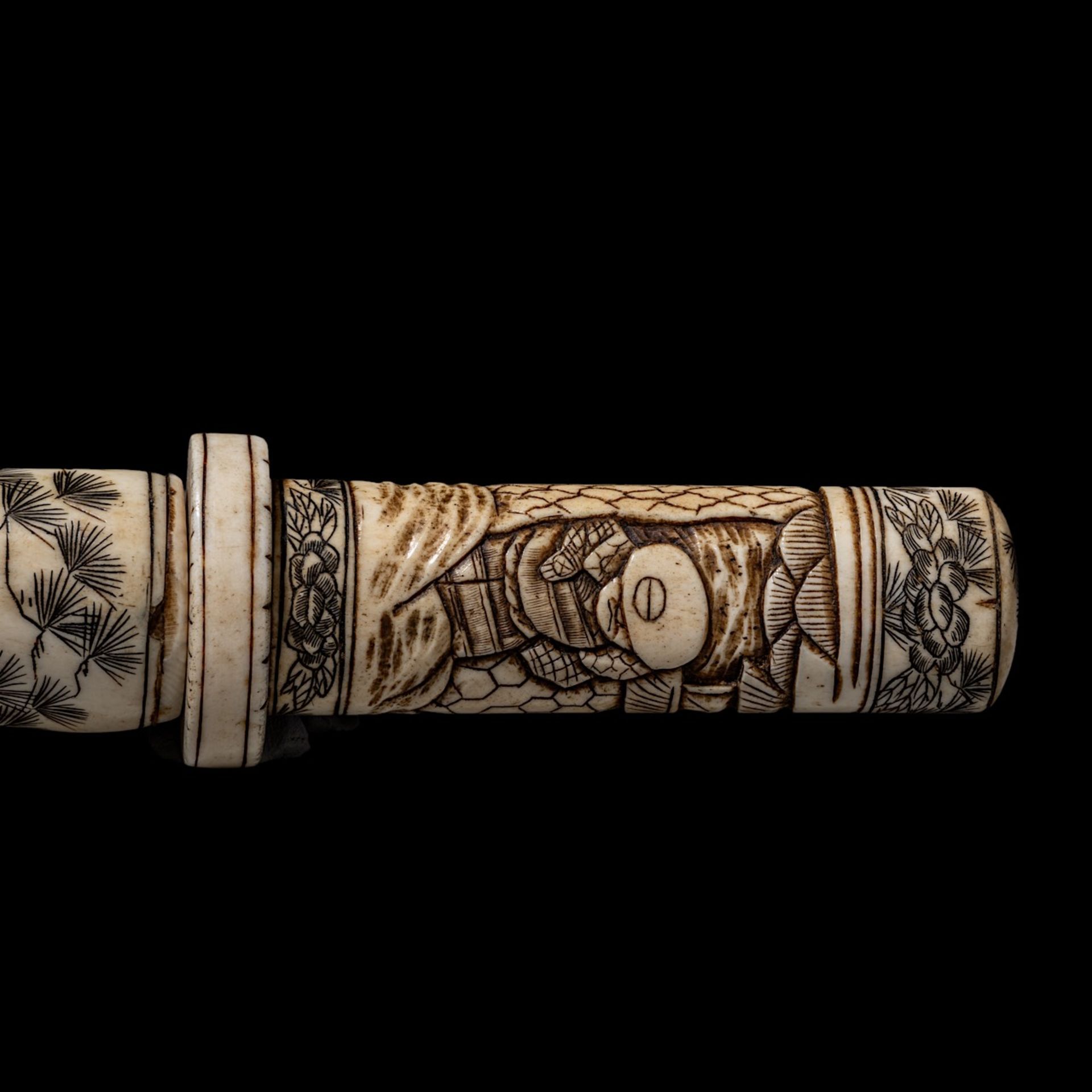 A Japanese Meiji/Taisho period (1868-1926) bone tanto dagger, L 34,7 - weight 331g - Image 7 of 13