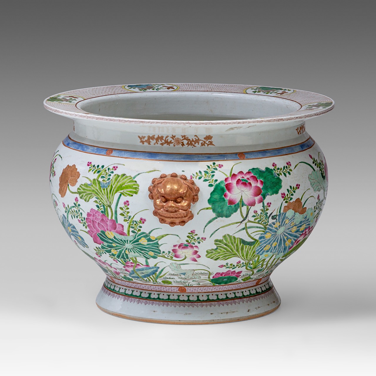 A French Samson famille rose 'Lotus Pond' fish bowl, paired with lion handles, 19thC, H 42,5 - dia 5 - Image 2 of 6