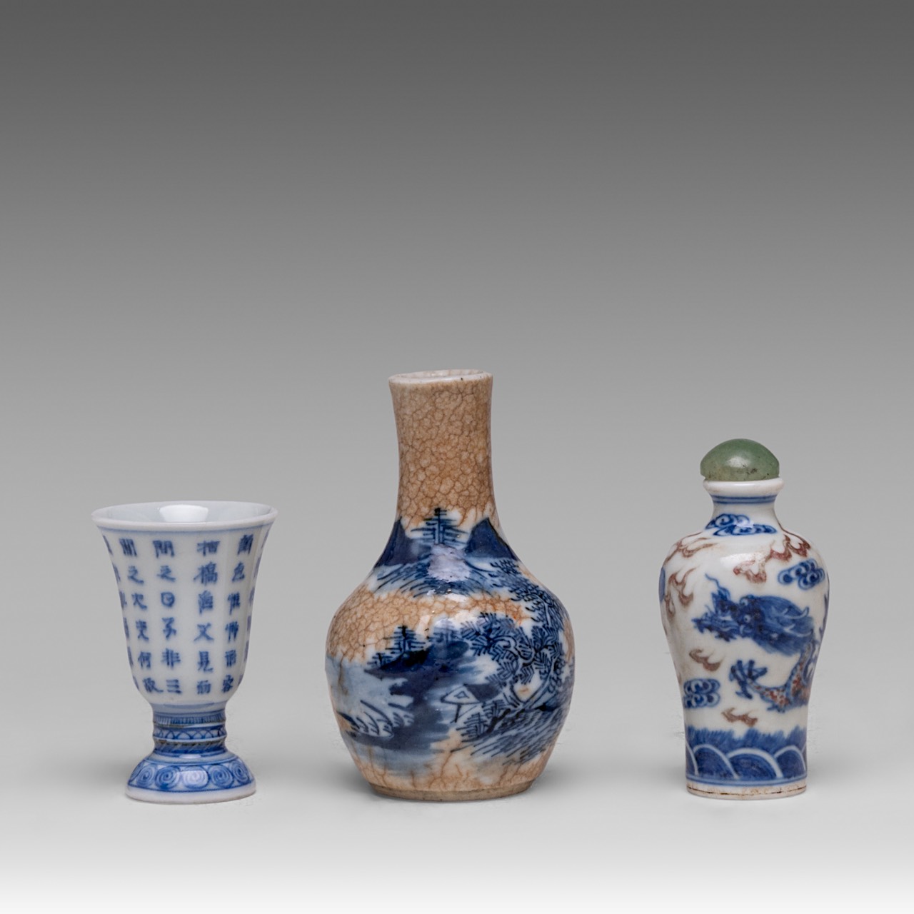 A small group of six Chinese porcelain ware, including a copper red and underglaze blue 'Dragon' snu - Bild 2 aus 9