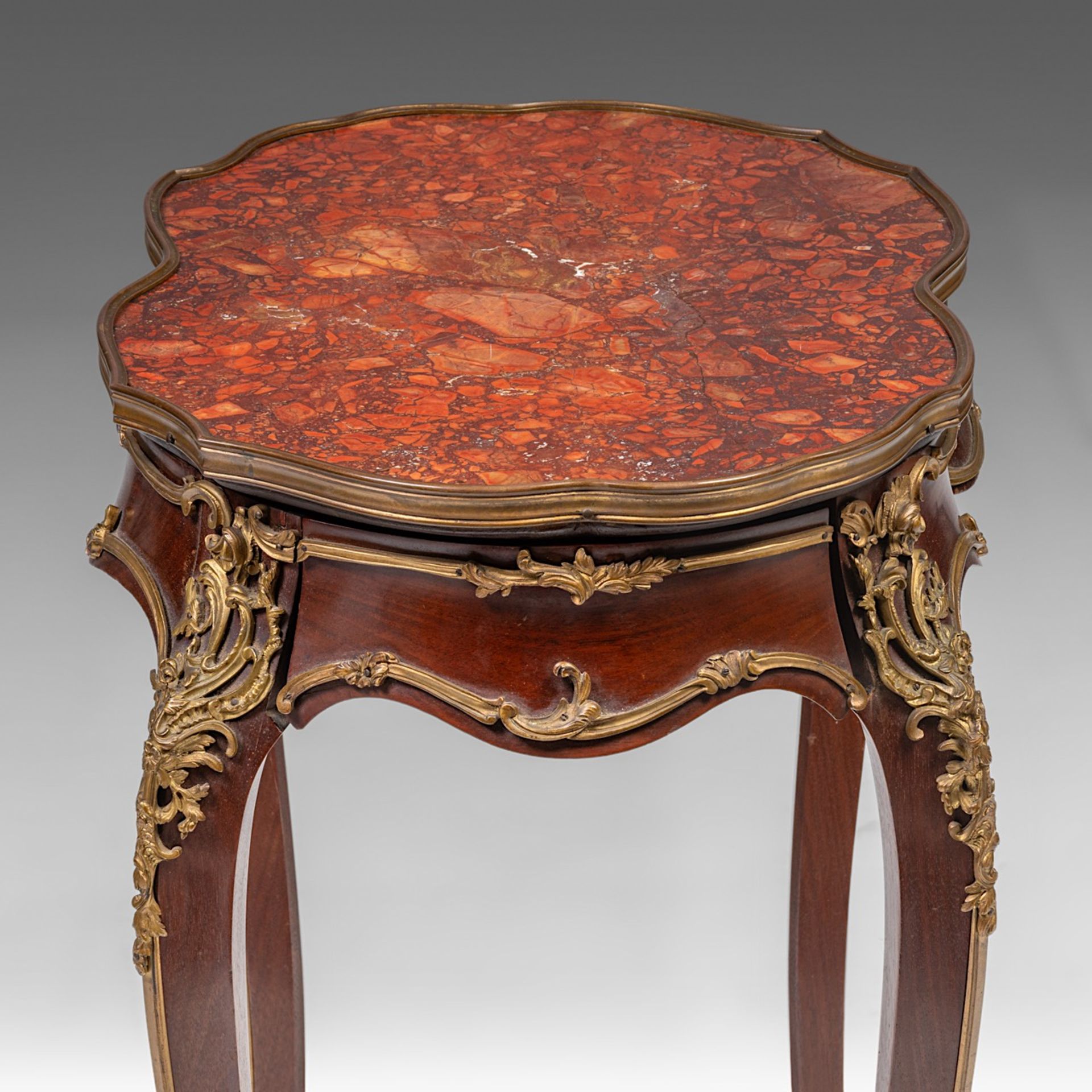 A mahogany marble-topped Louis XV (1723-1774) occasional table with gilt bronze mounts, H 77,5 cm - - Bild 9 aus 9