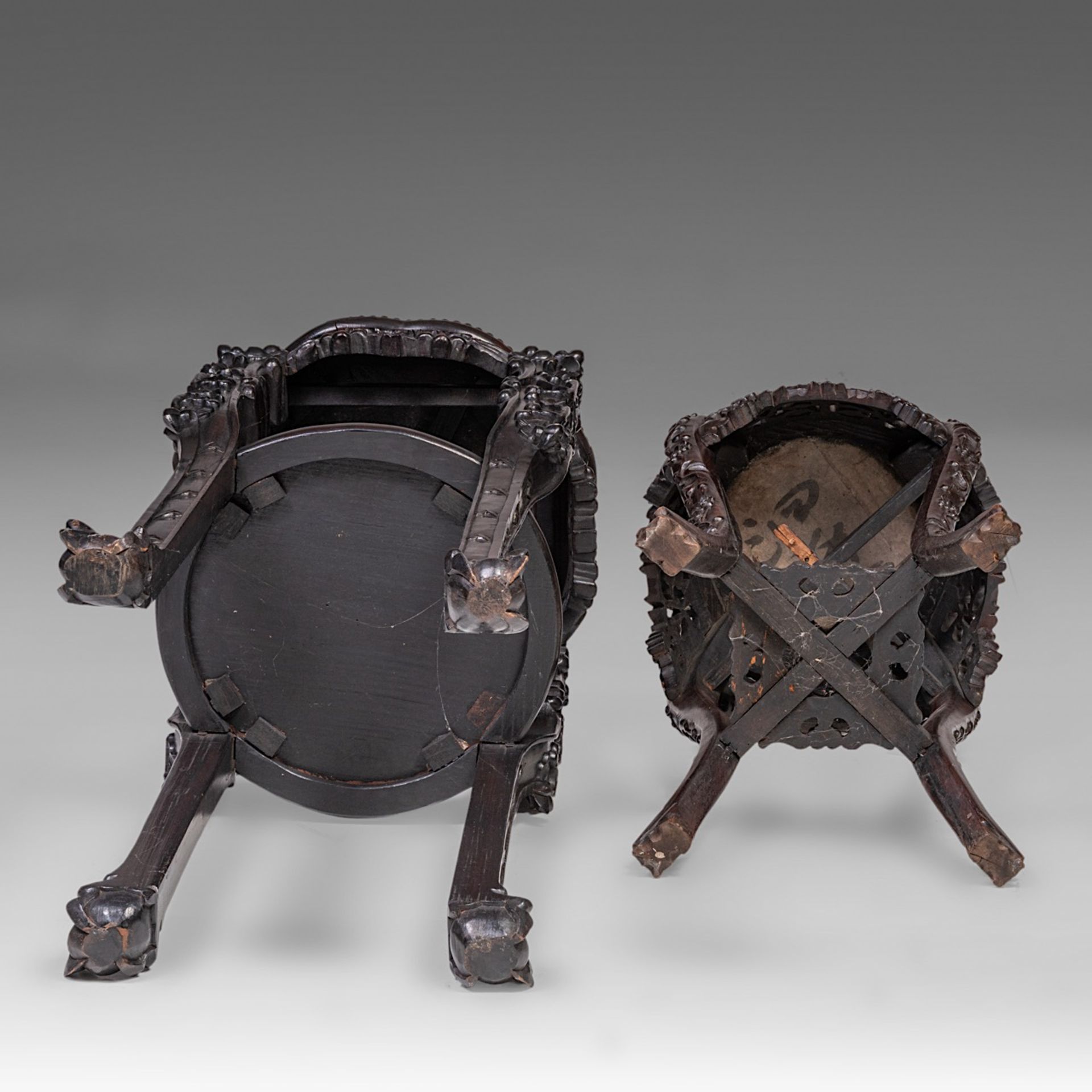 A small collection of four South Chinese carved hardwood bases, all with a marble top, late Qing, ta - Bild 16 aus 17