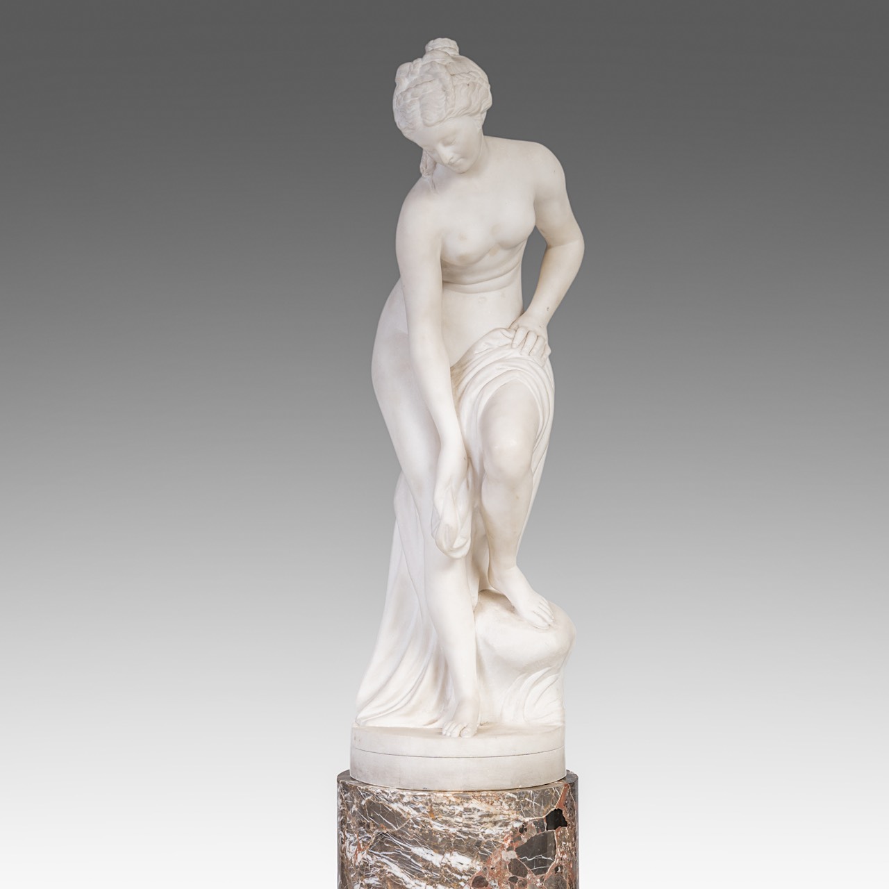 A Carrara marble sculpture of the bathing Venus, on a Breche d'Alep marble column, H 170 cm (total) - Image 2 of 13