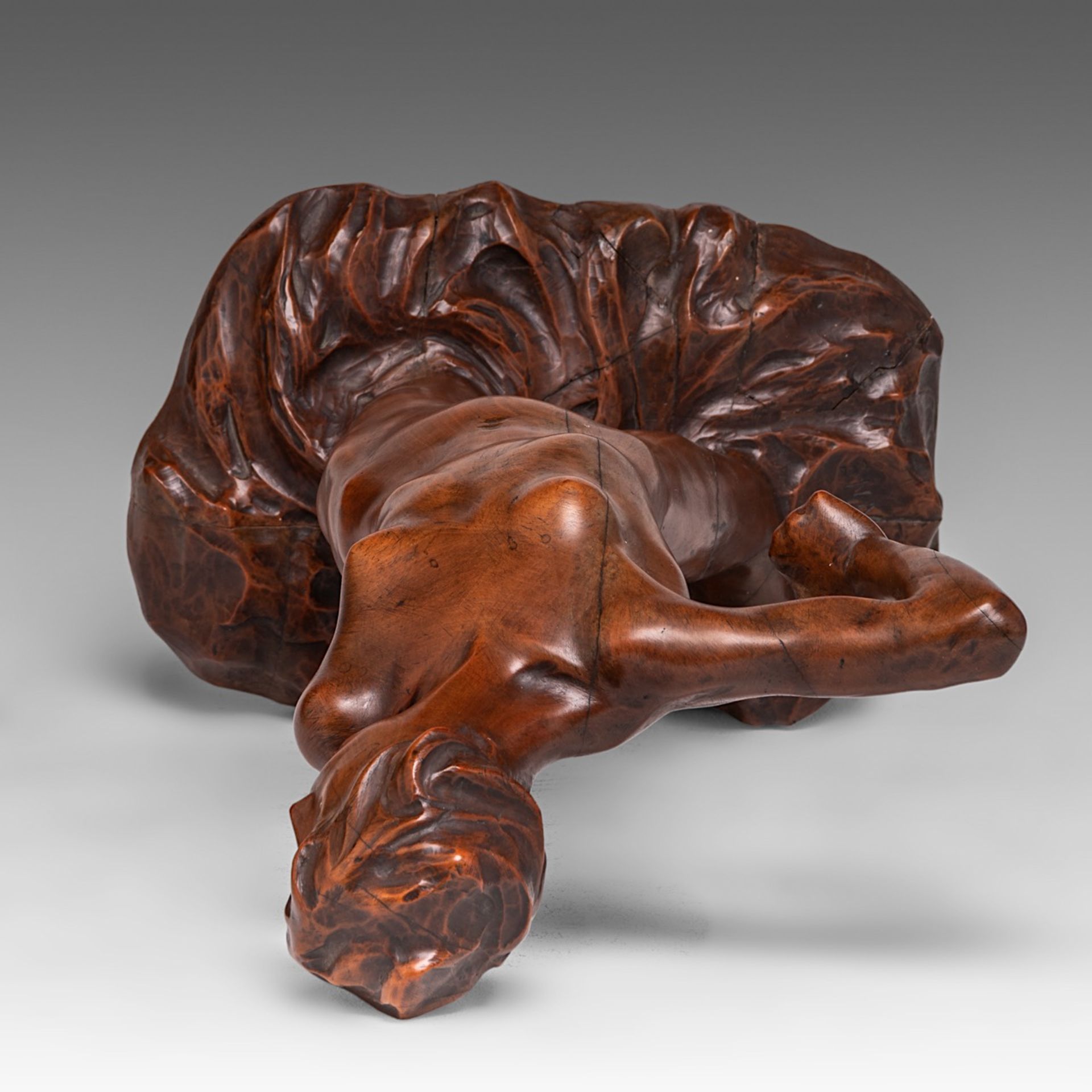 George Minne (1866-1941), 'Baigneuse I', carved wood, H 40 cm - Image 7 of 10