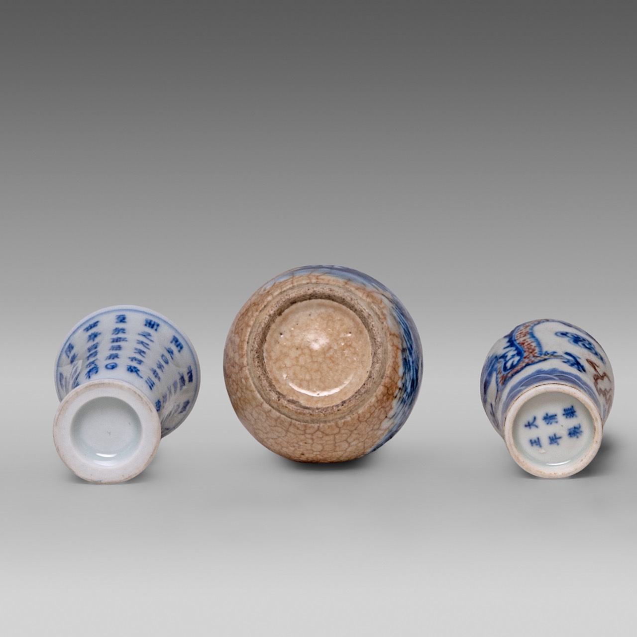 A small group of six Chinese porcelain ware, including a copper red and underglaze blue 'Dragon' snu - Image 7 of 9