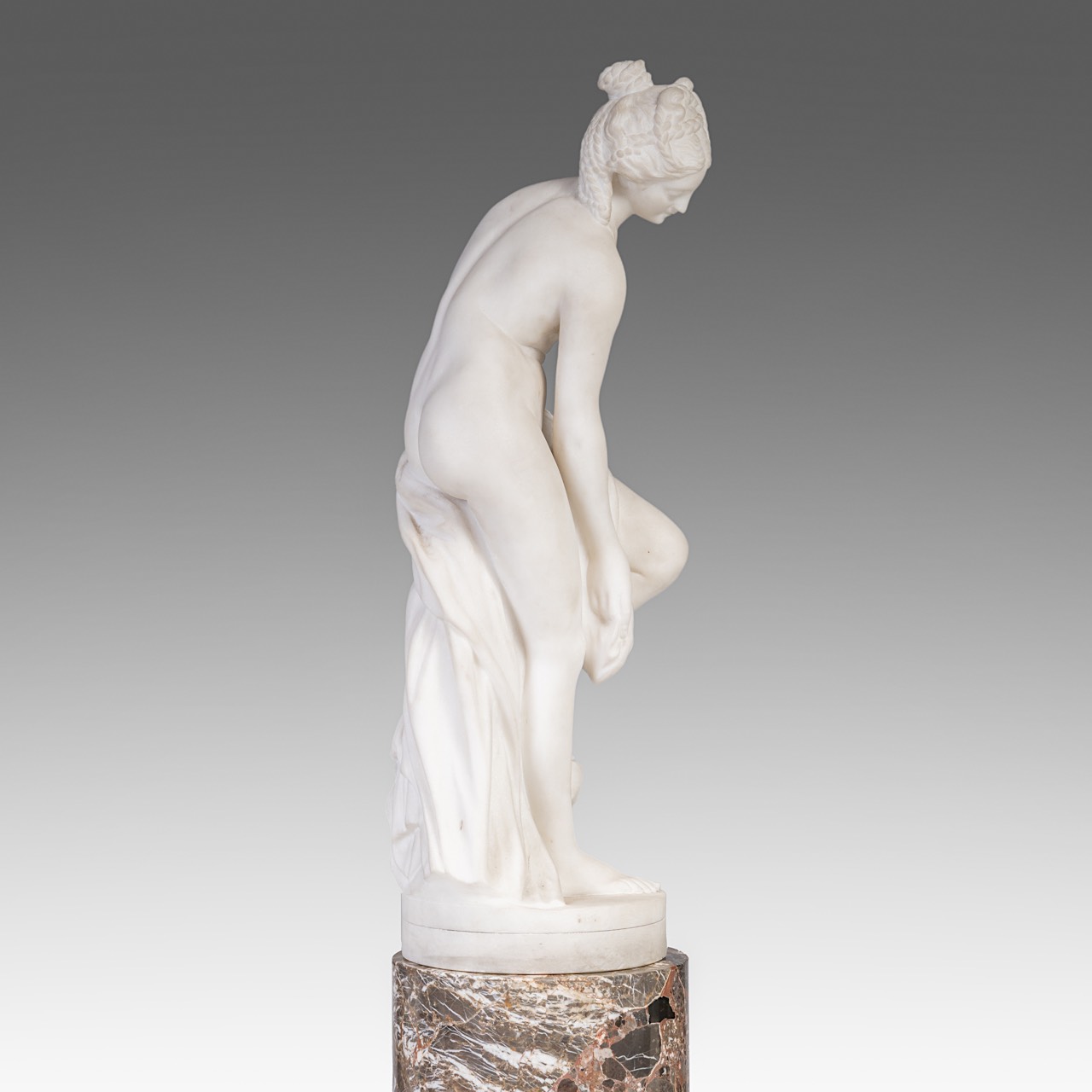 A Carrara marble sculpture of the bathing Venus, on a Breche d'Alep marble column, H 170 cm (total) - Image 6 of 13