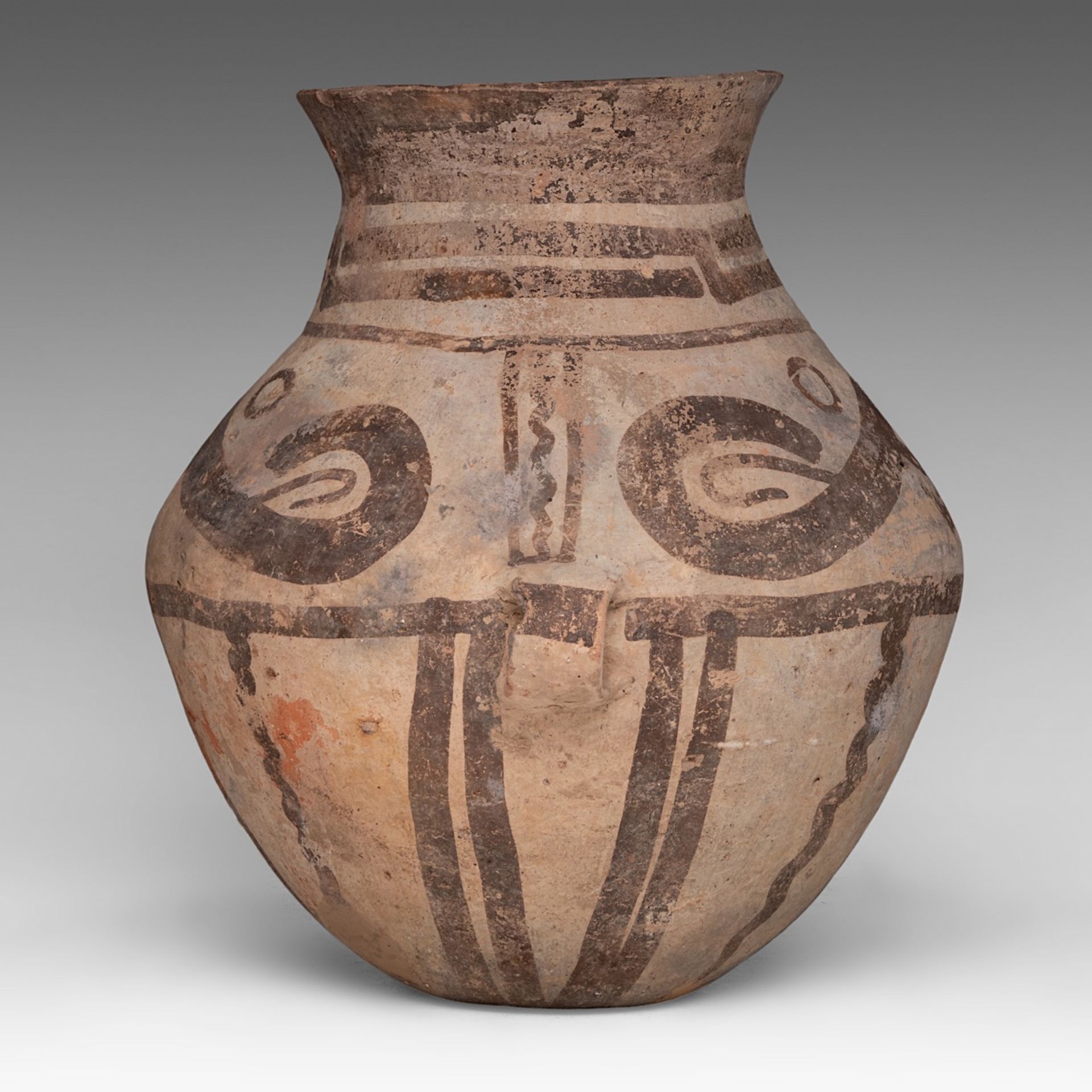 A Chinese Neolithic Yangshao/Majiayao culture painted hu jar, Banshan-type, H 32,5 cm - Image 2 of 7