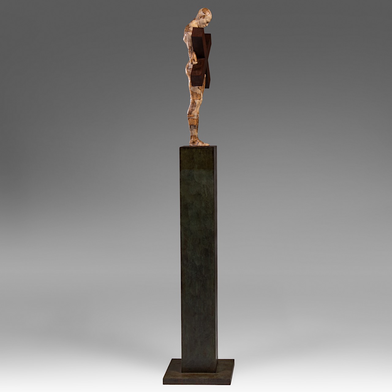 Josep Bofill (1942), male figure, mixed media (bronze, resin, newspaper), 1/3, H: 172 cm (+) - Image 6 of 12