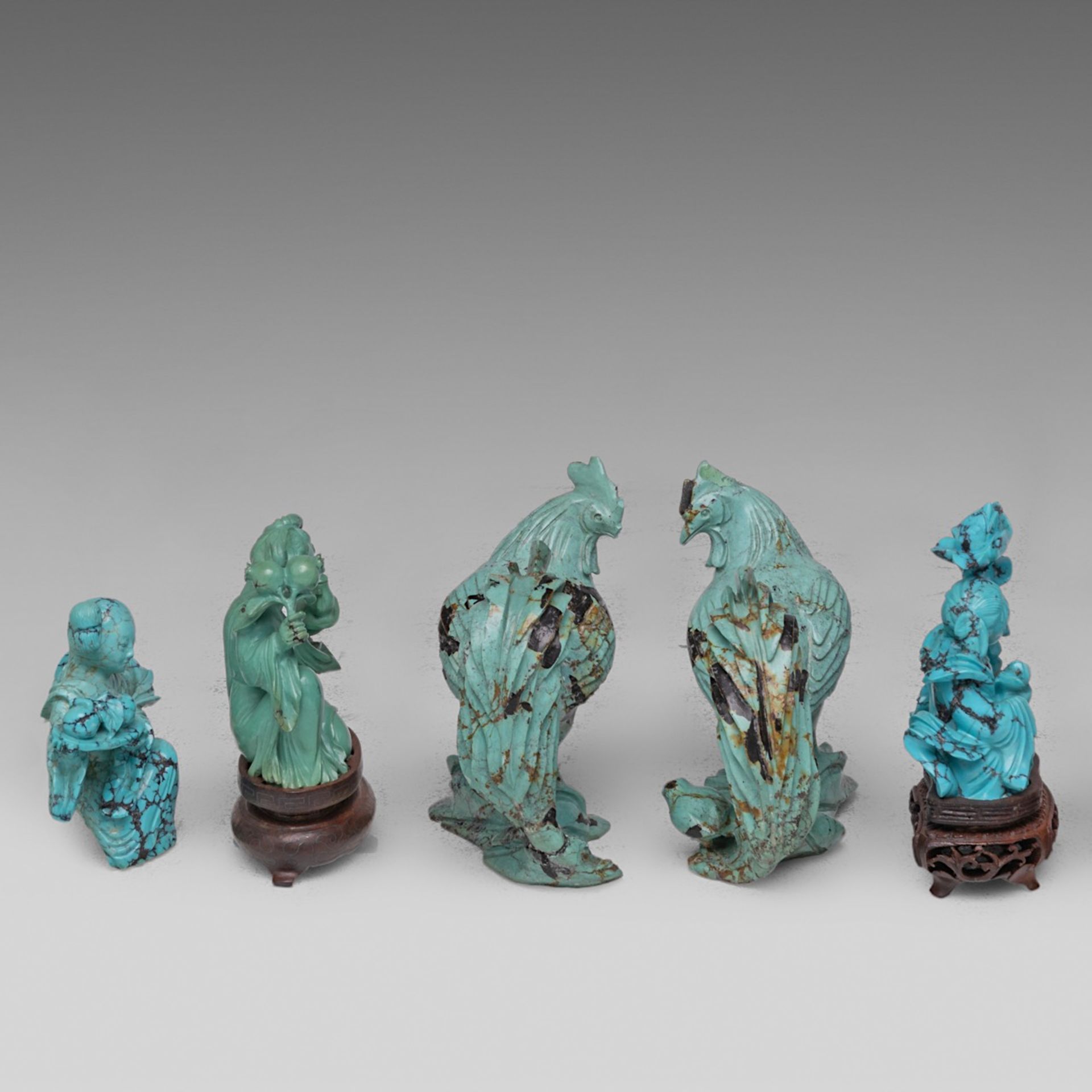 A small collection of Chinese turquoise, lapis lazuli, and red coral carvings, late Qing (late 19thC - Bild 4 aus 6