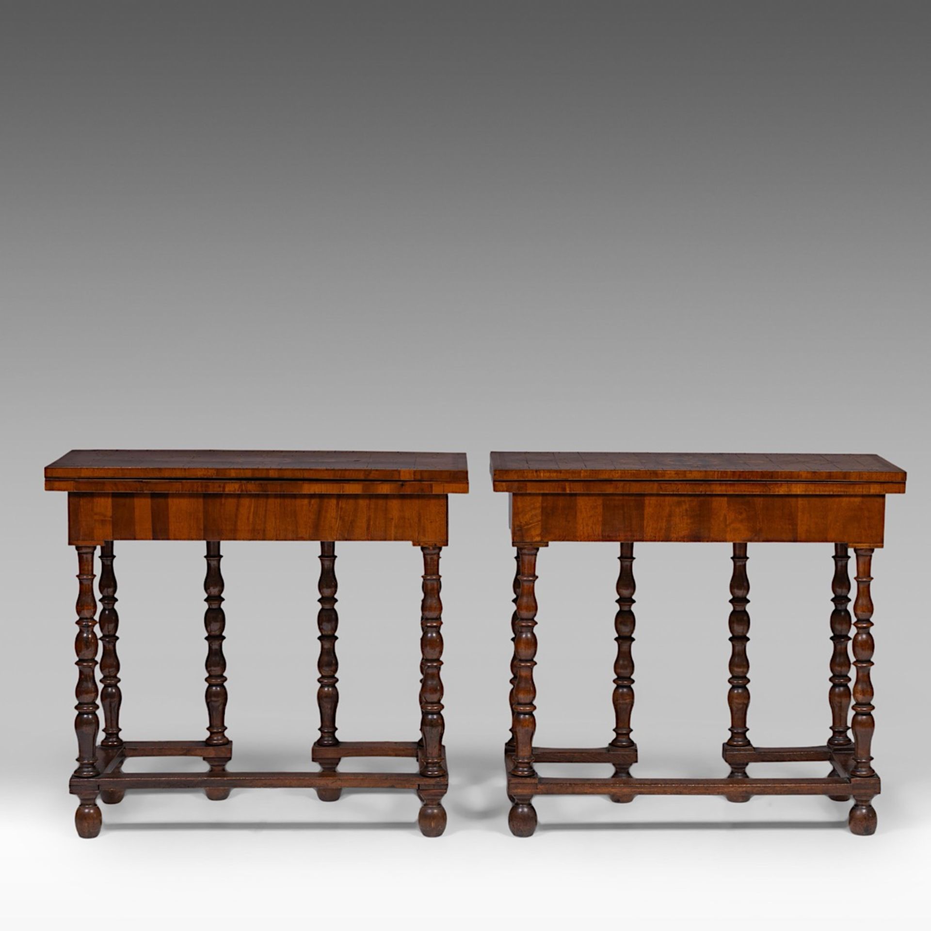 A pair of burlwood veneered walnut card tables, Dutch, 18thC, each H 78 cm - W 85 cm - D 33,5 cm (cl - Bild 2 aus 8
