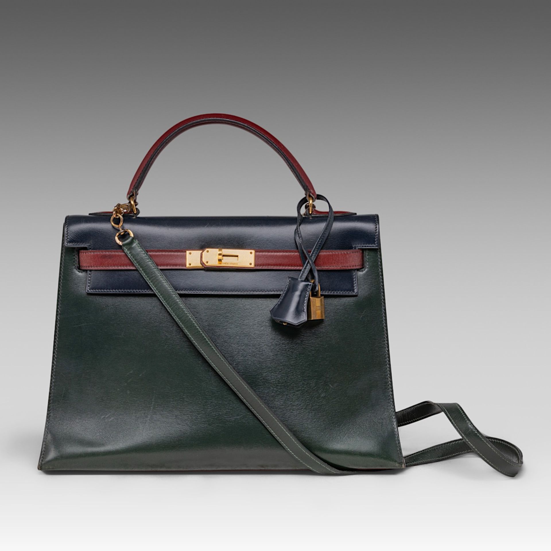 A vintage Hermes 'Kelly' 32 handbag, in rouge vif/vert fonce/bleu indigo box calfskin, with gilt met - Image 2 of 7