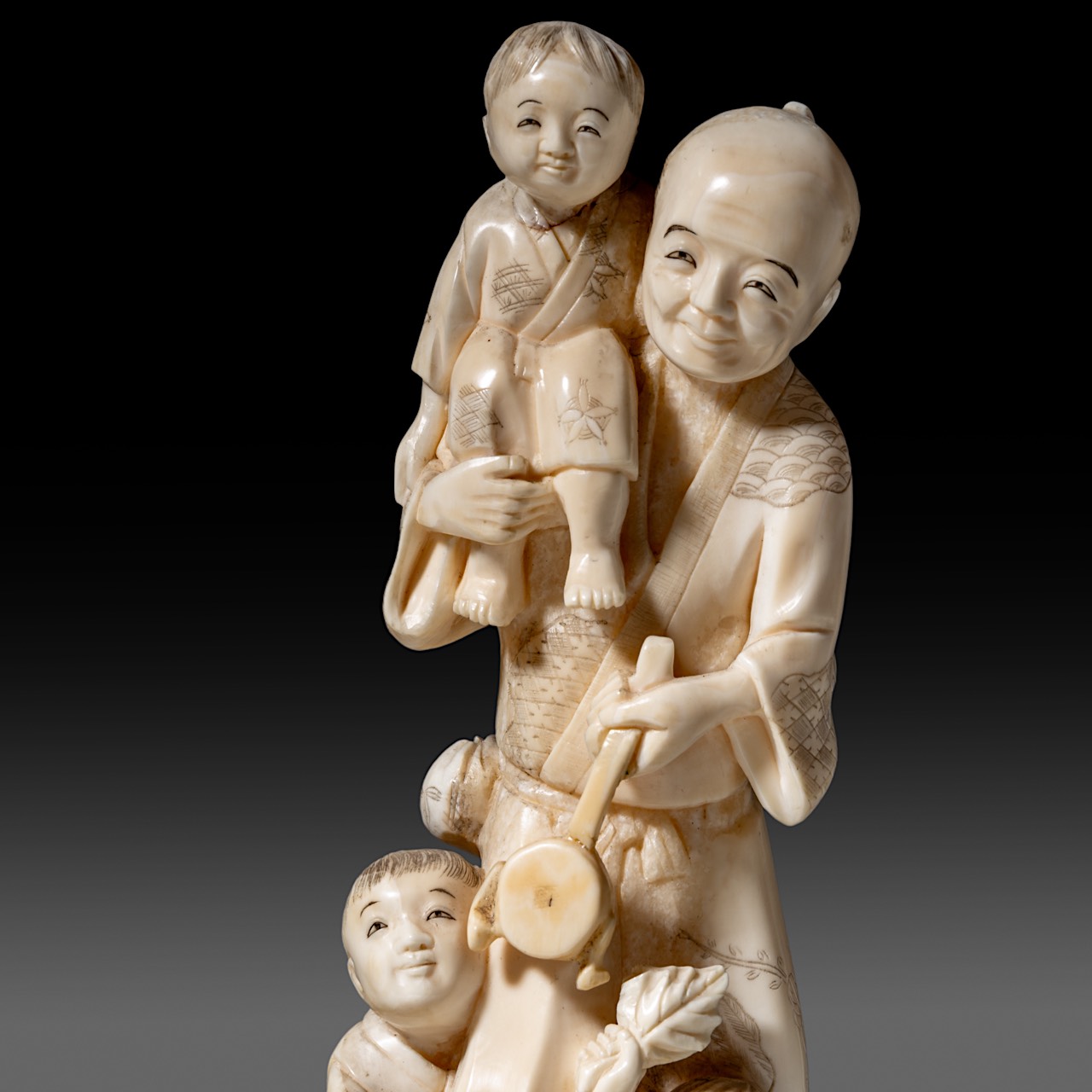 Two Japanese walrus ivory okimono of fathers with their children, Taisho period (1912-1926), H 27 cm - Image 9 of 11