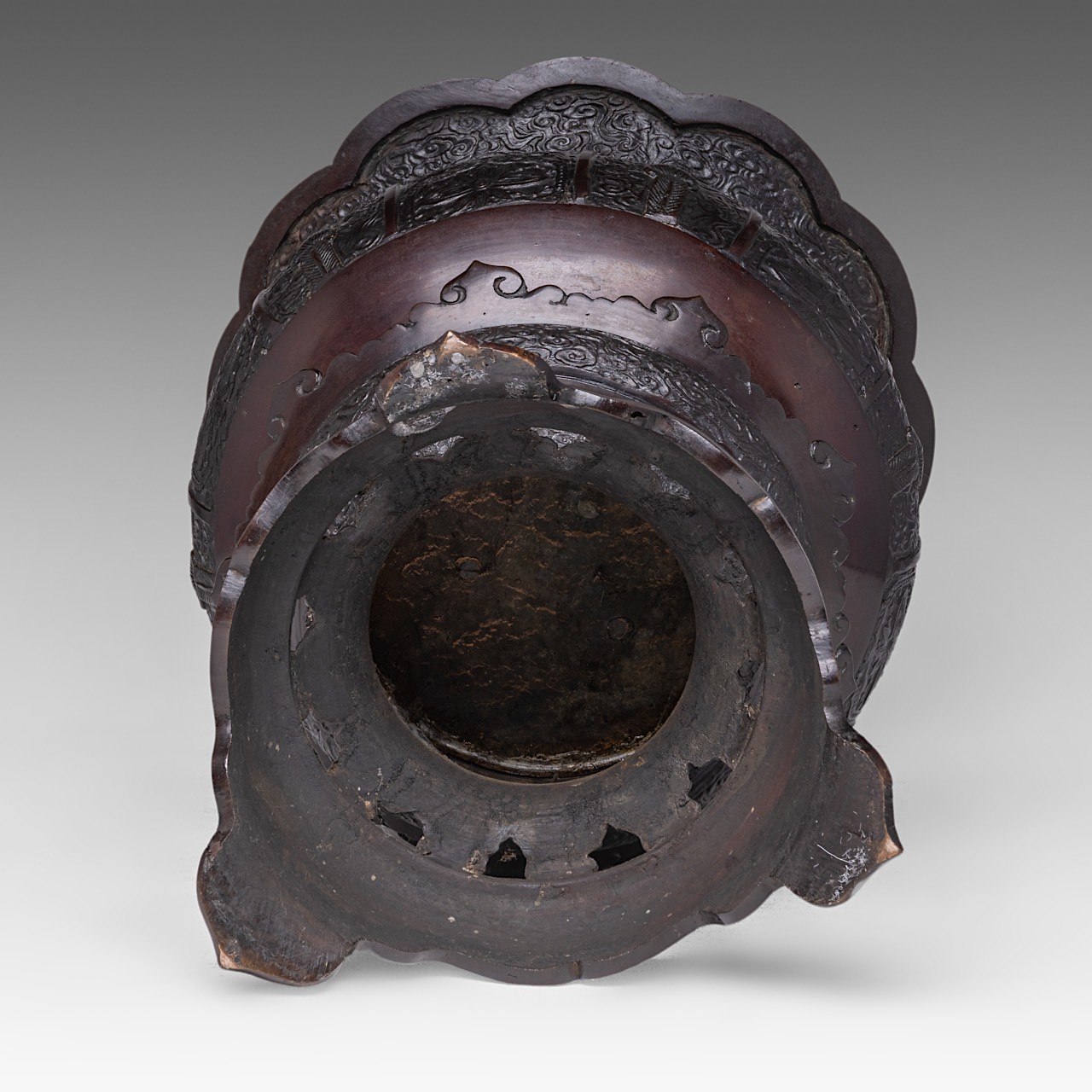 A large Japanese bronze censer with a shishi on top, Meiji period (1868-1912), H 60 cm - Image 7 of 9