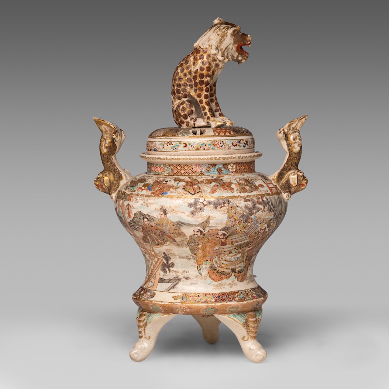 A Japanese Satsuma censer with court scenes and a lion on top of the lid, late Meiji period (1868-19 - Image 4 of 8