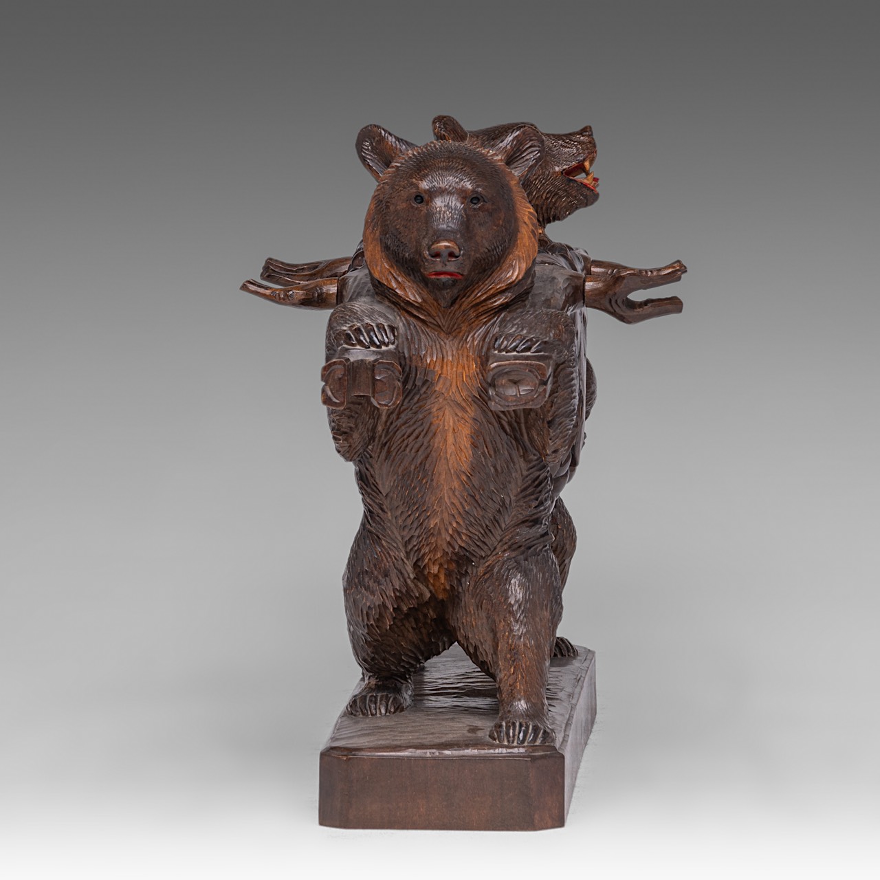A Black Forest carved wooden liquor stand with two bears carrying the decanter and six glasses, H 4 - Bild 4 aus 10