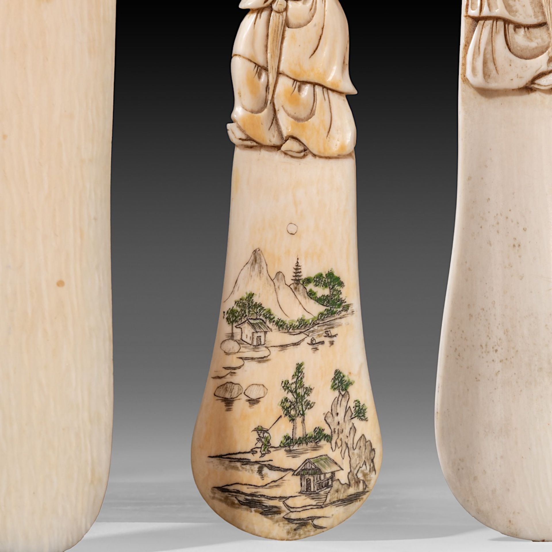 Three Chinese ivory shoehorns, two ditto Indian page-turners, and one ditto Chinese page opener, lat - Bild 7 aus 7