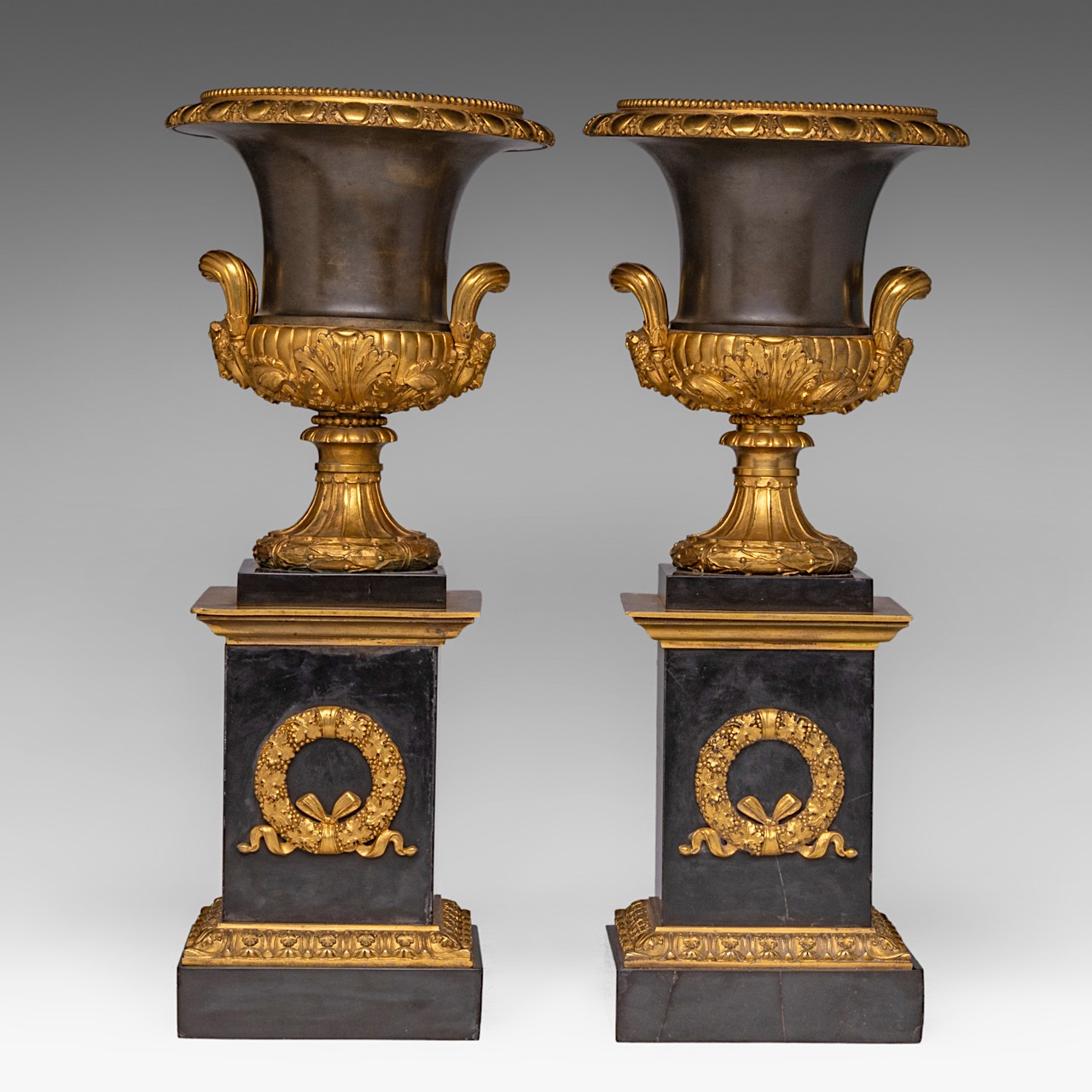 A fine pair of Neoclassical patinated and gilt bronze and black marble Medici type vases, H 45 cm - Image 3 of 5